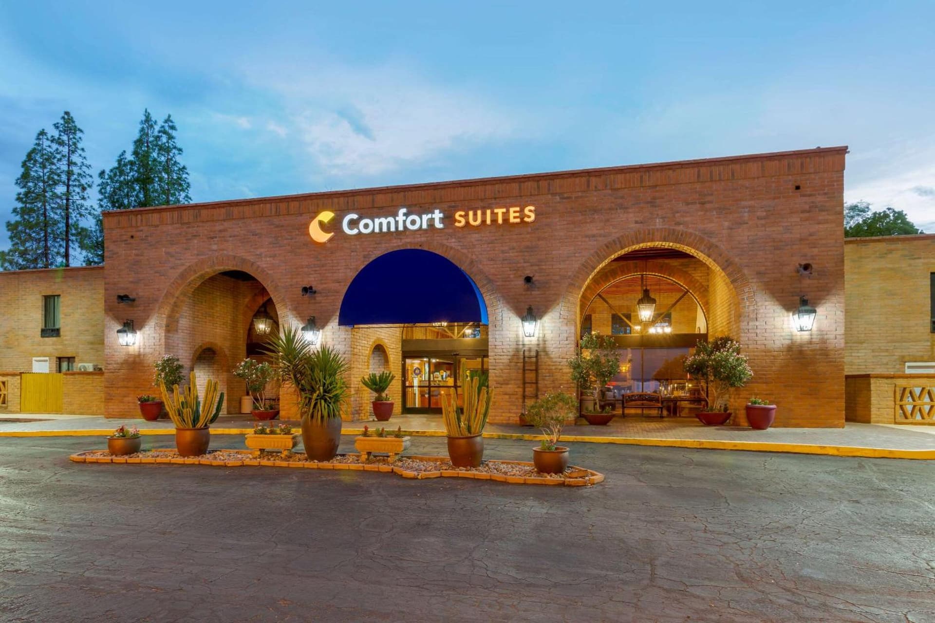Comfort Suites Tucson near Sabino Canyon property views in Tucson, AZ — gallery photo 3