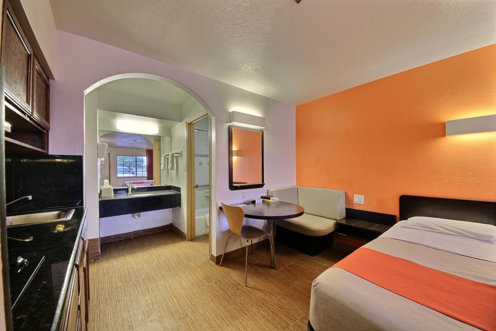 Motel 6-Edinburg, TX gallery photo in Edinburg, TX — image 4