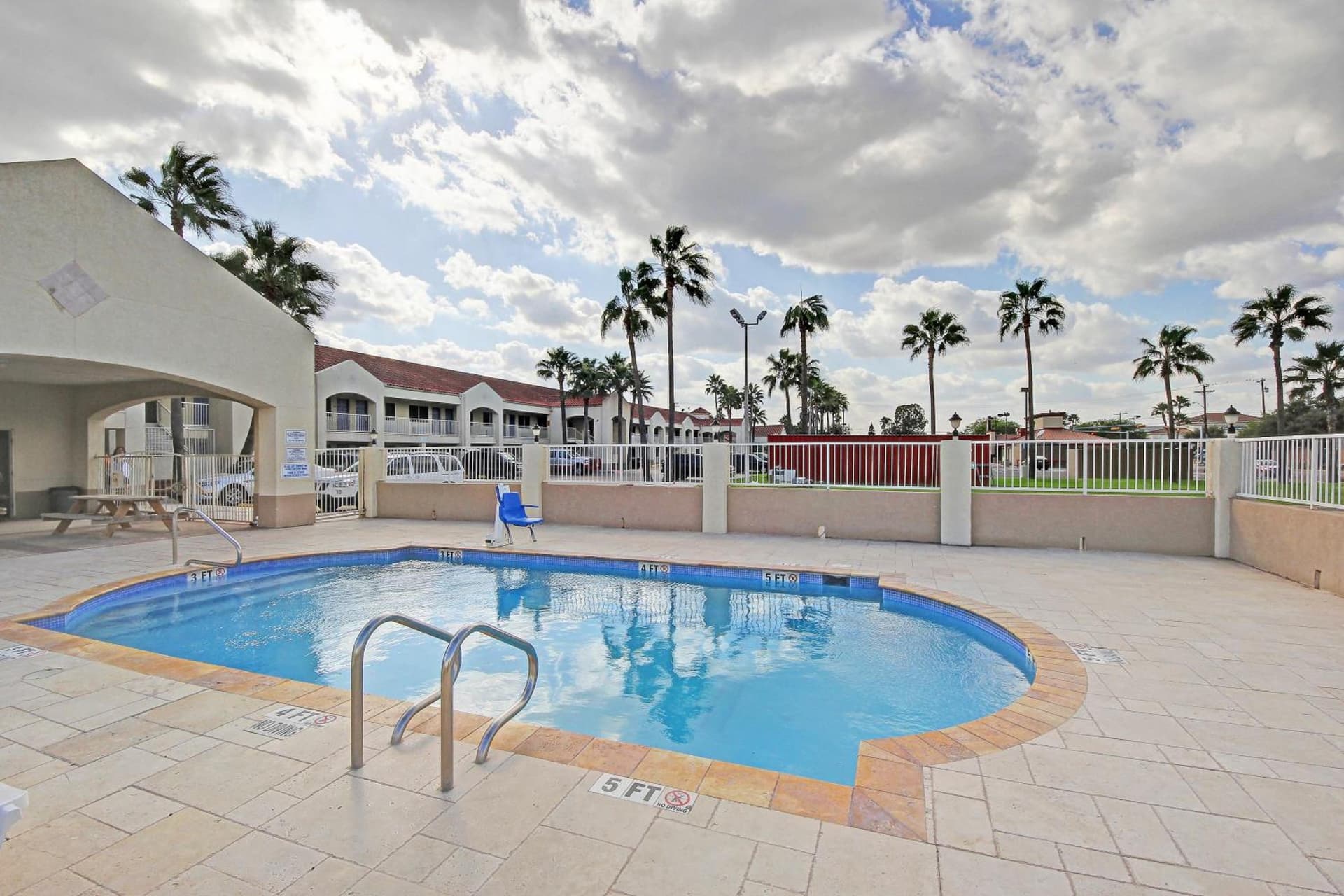 Motel 6-Edinburg, TX gallery photo in Edinburg, TX — image 59