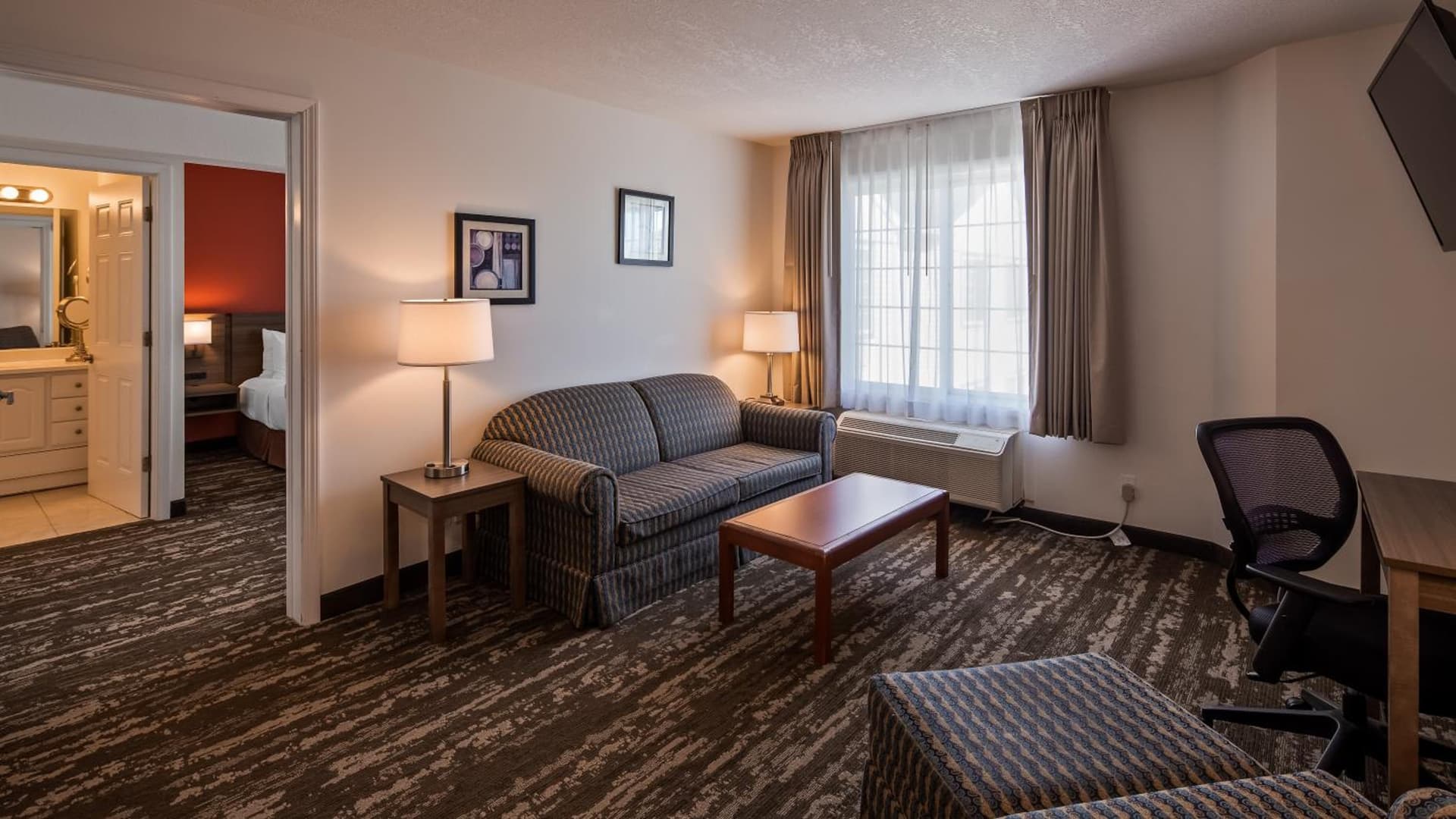 Charlevoix Inn & Suites SureStay Collection by Best Western interior in Charlevoix, MI — gallery photo 2