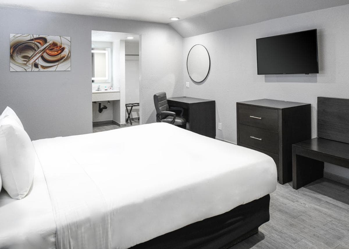 Hollywood Inn Express LAX gallery photo in Inglewood, CA — image 9