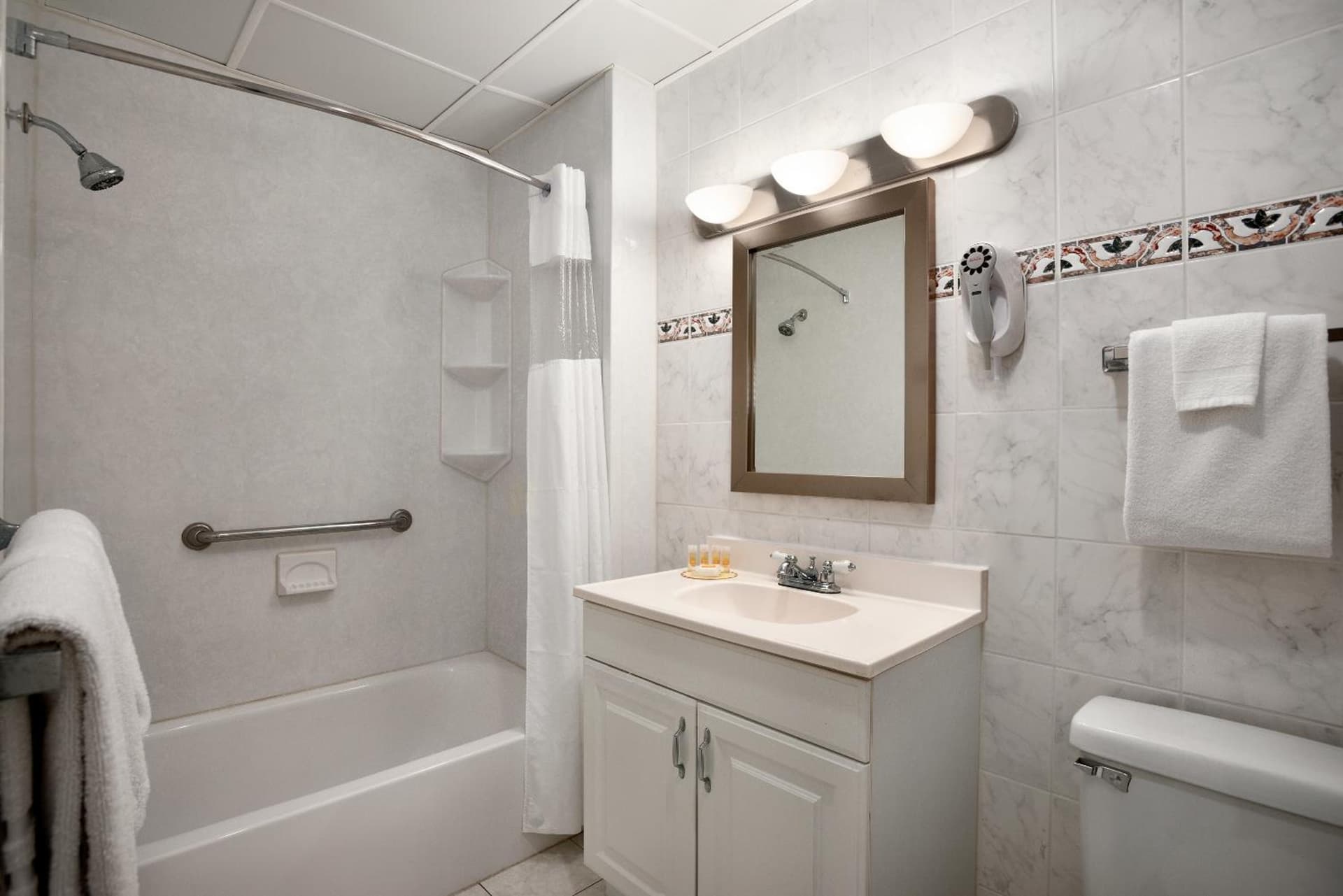 Days Inn by Wyndham Ocean City Oceanfront gallery photo in Ocean City, MD — image 17