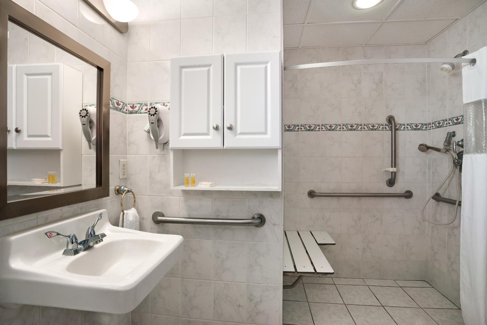 Days Inn by Wyndham Ocean City Oceanfront gallery photo in Ocean City, MD — image 65