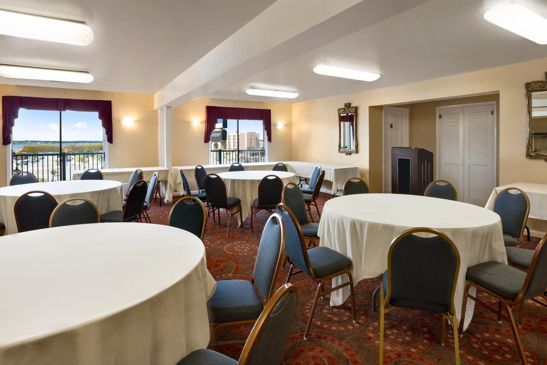 Days Inn by Wyndham Ocean City Oceanfront gallery photo in Ocean City, MD — image 6