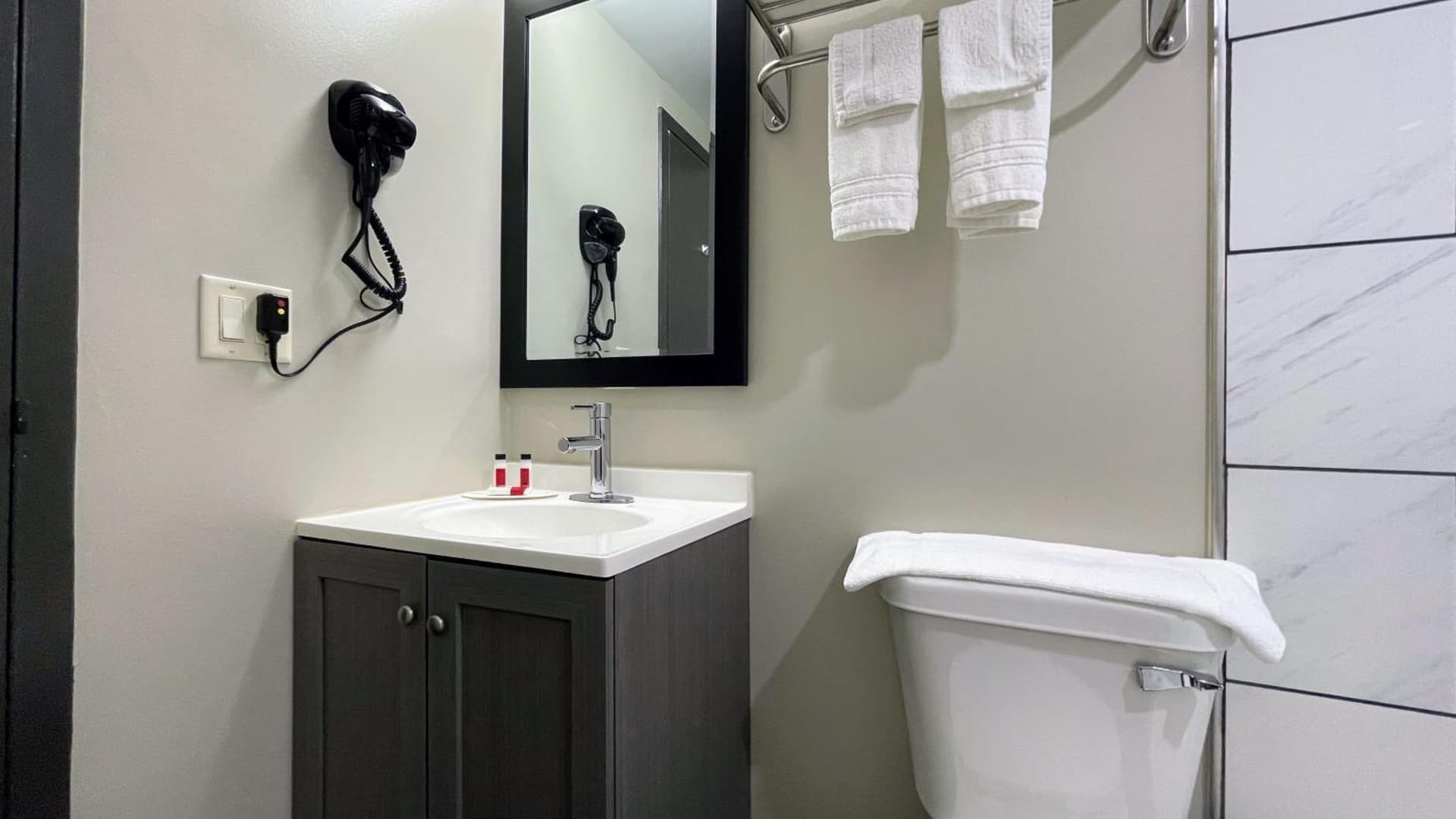 Days Inn by Wyndham Columbus IN gallery photo in Columbus, IN — image 21