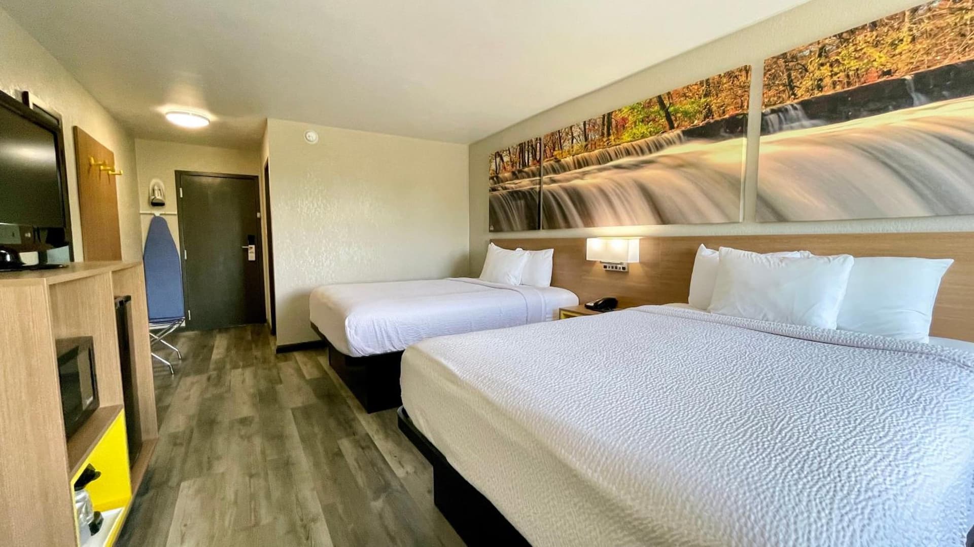 Days Inn by Wyndham Columbus IN gallery photo in Columbus, IN — image 24