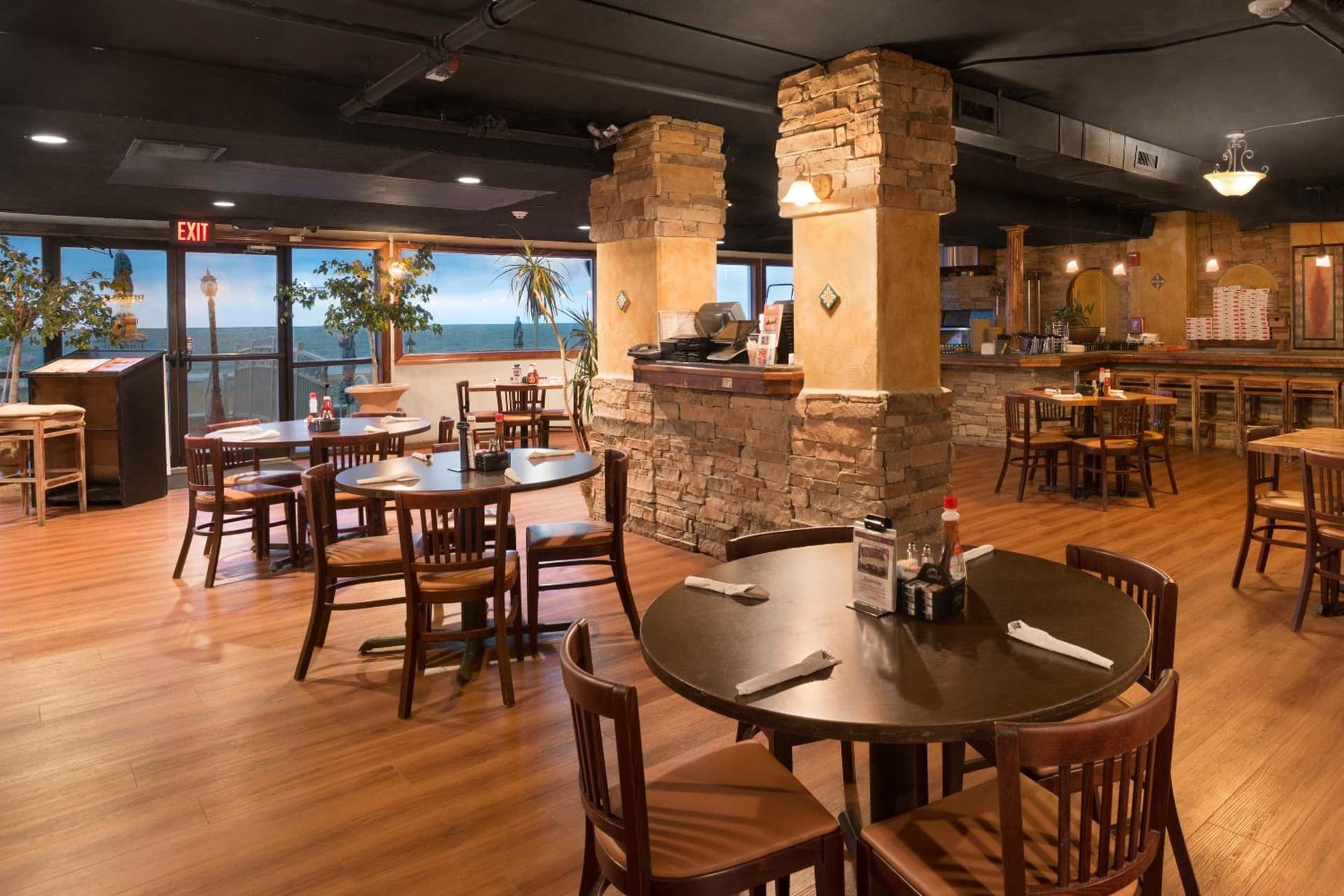 Howard Johnson Plaza by Wyndham Ocean City Oceanfront interior in Ocean City, MD — gallery photo 2