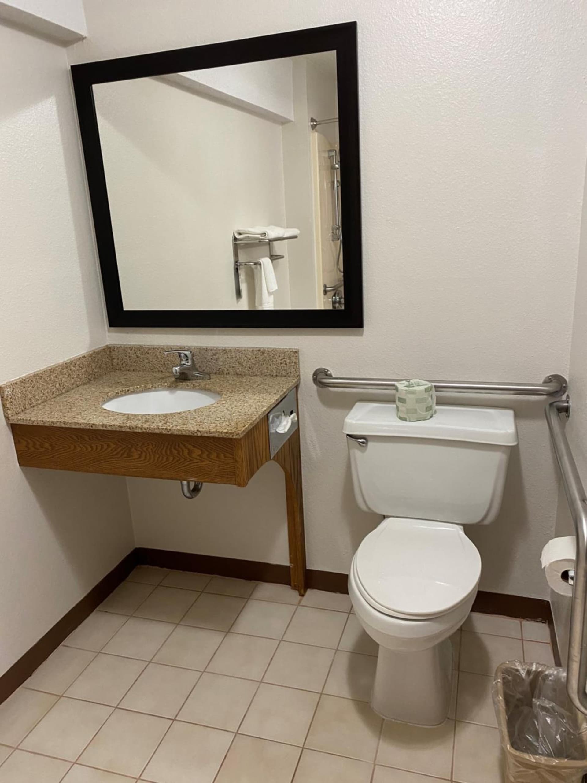 Super 8 by Wyndham Independence IA property views in Independence, IA — gallery photo 3
