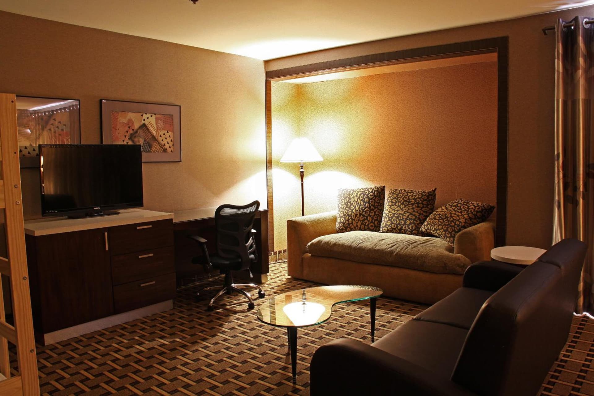 LA Crystal Hotel -Los Angeles-Long Beach Area gallery photo in Carson, CA — image 98