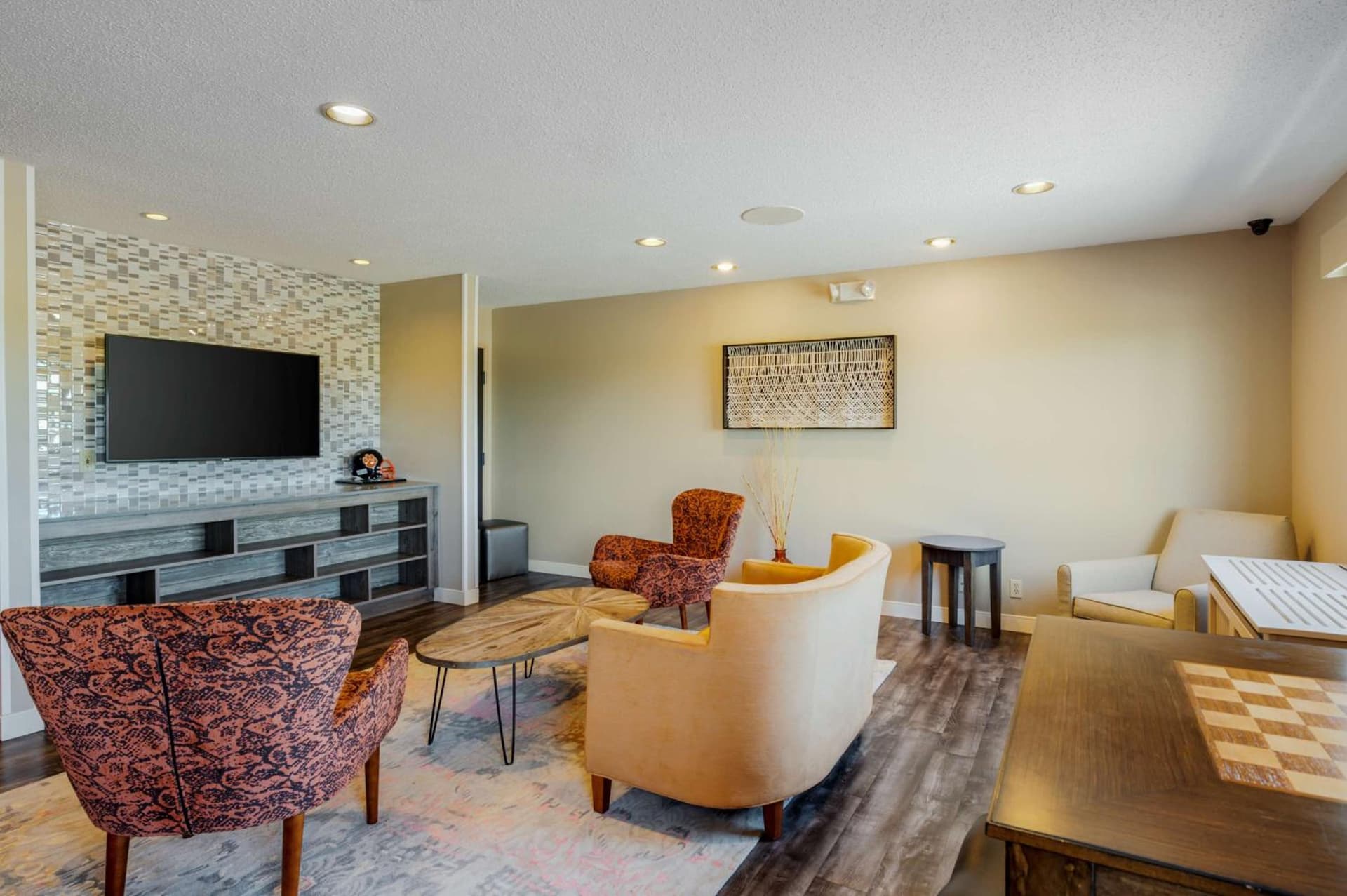 Best Western Plus Warsaw interior in Warsaw, IN — gallery photo 2