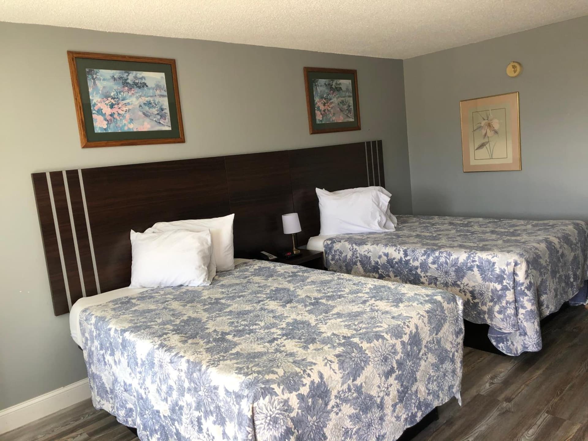 Budget Inn Express Bristol gallery photo in Bristol, TN — image 4