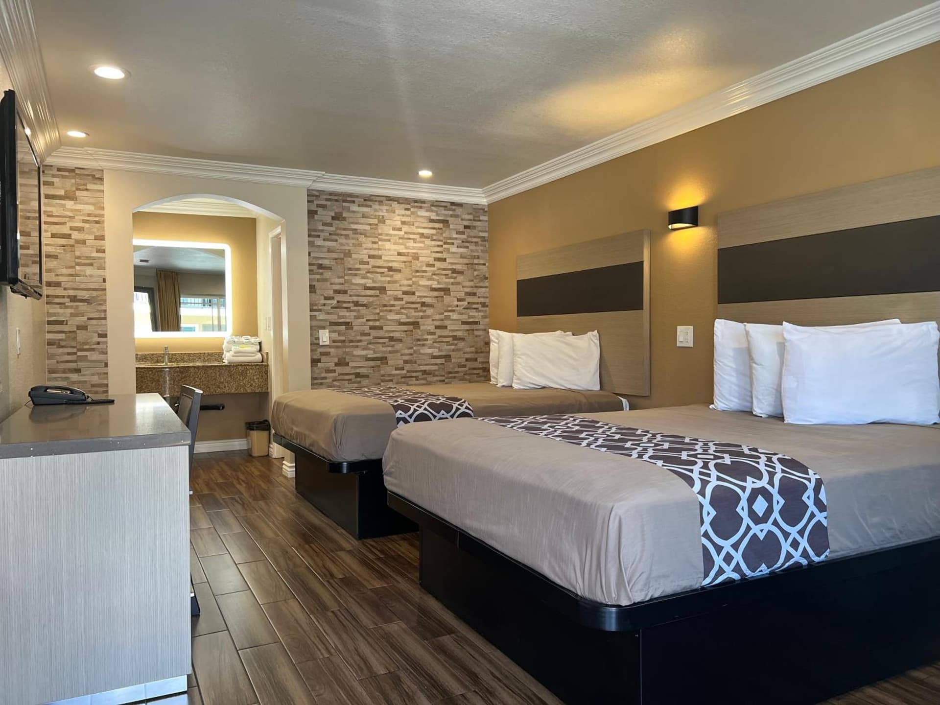 Walnut Inn & Suites West Covina gallery photo in West Covina, CA — image 8