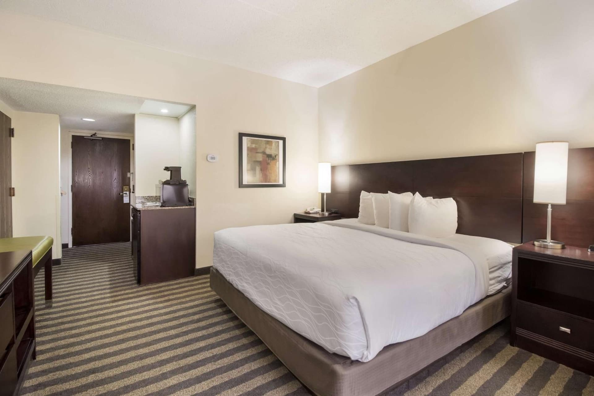 Best Western Suites near Opryland property views in Nashville, TN — gallery photo 3