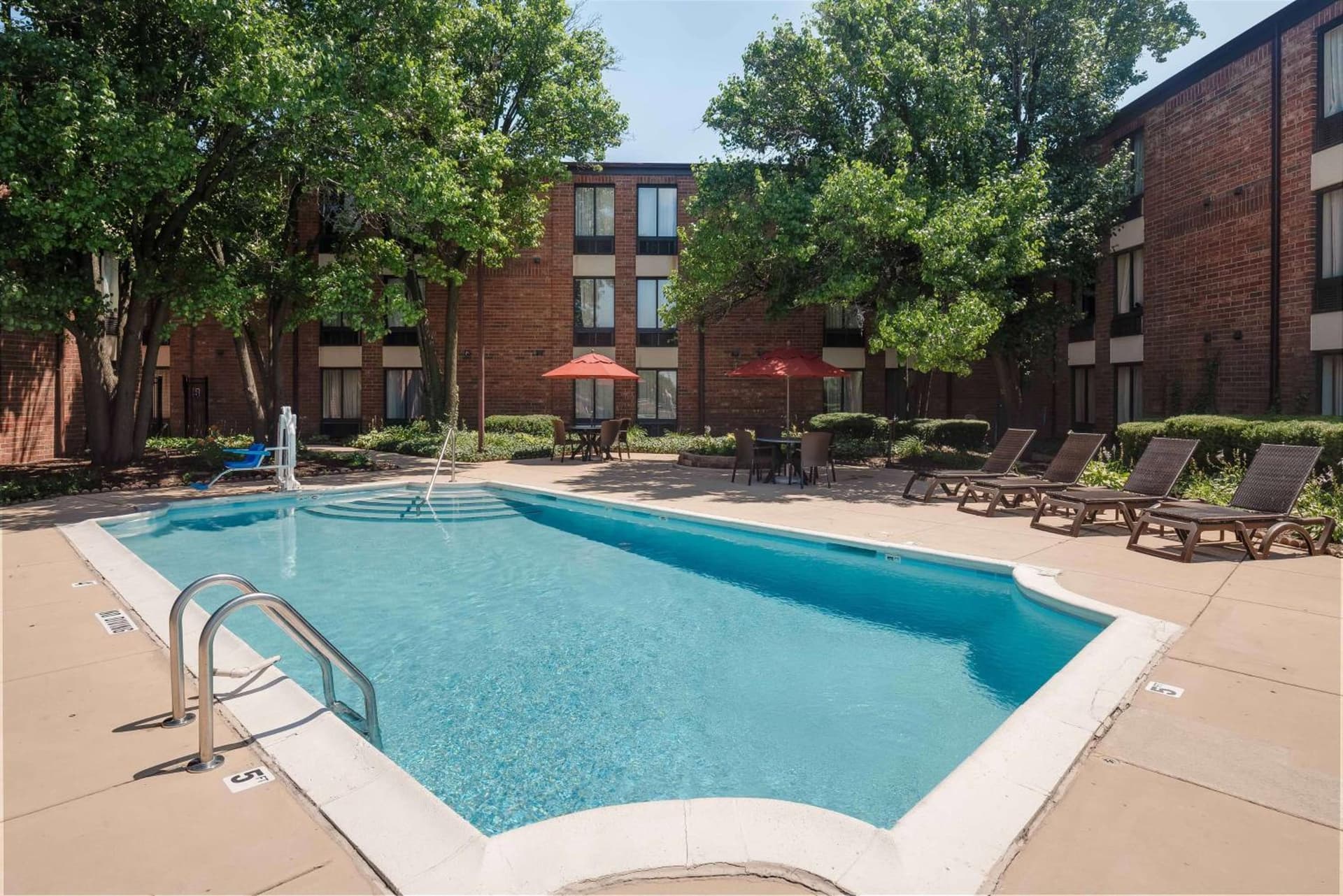 Best Western Chicago - Downers Grove gallery photo in Downers Grove, IL — image 21