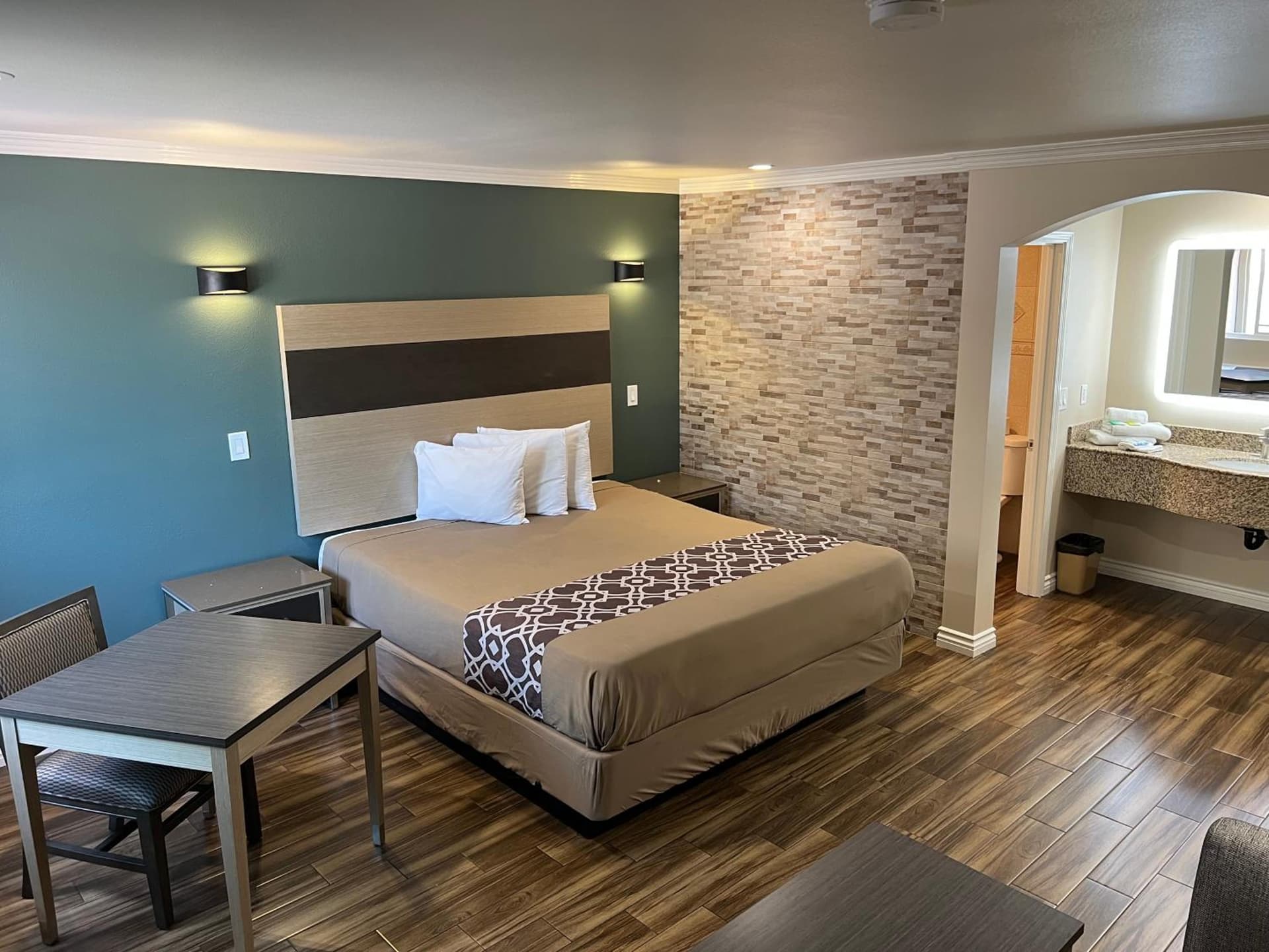 Walnut Inn & Suites West Covina gallery photo in West Covina, CA — image 27