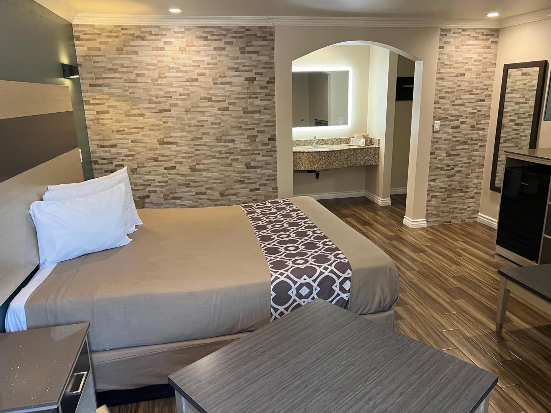 Walnut Inn & Suites West Covina gallery photo in West Covina, CA — image 16