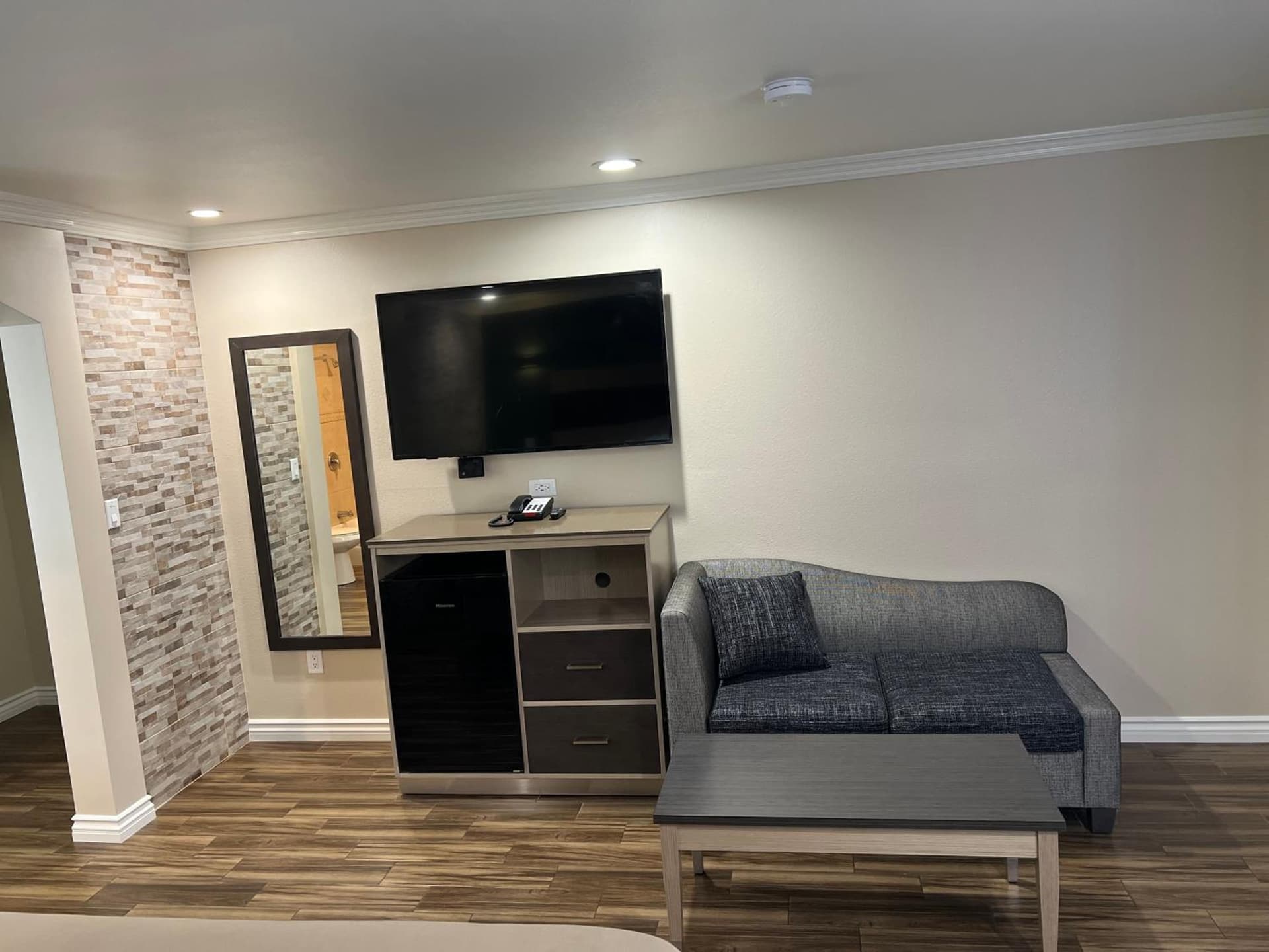 Walnut Inn & Suites West Covina gallery photo in West Covina, CA — image 6
