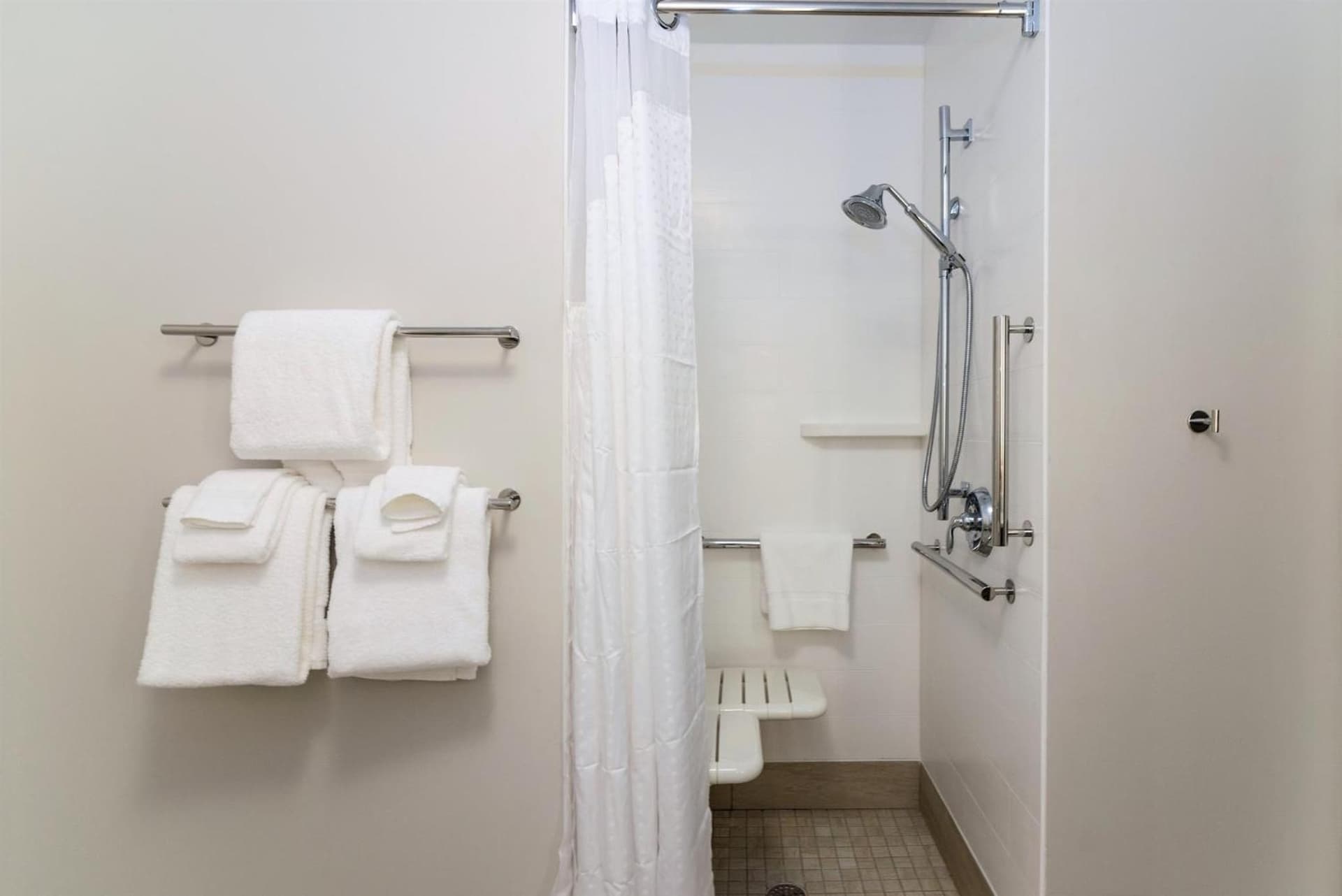 Holiday Inn Express & Suites Allen Park by IHG gallery photo in Allen Park, MI — image 28