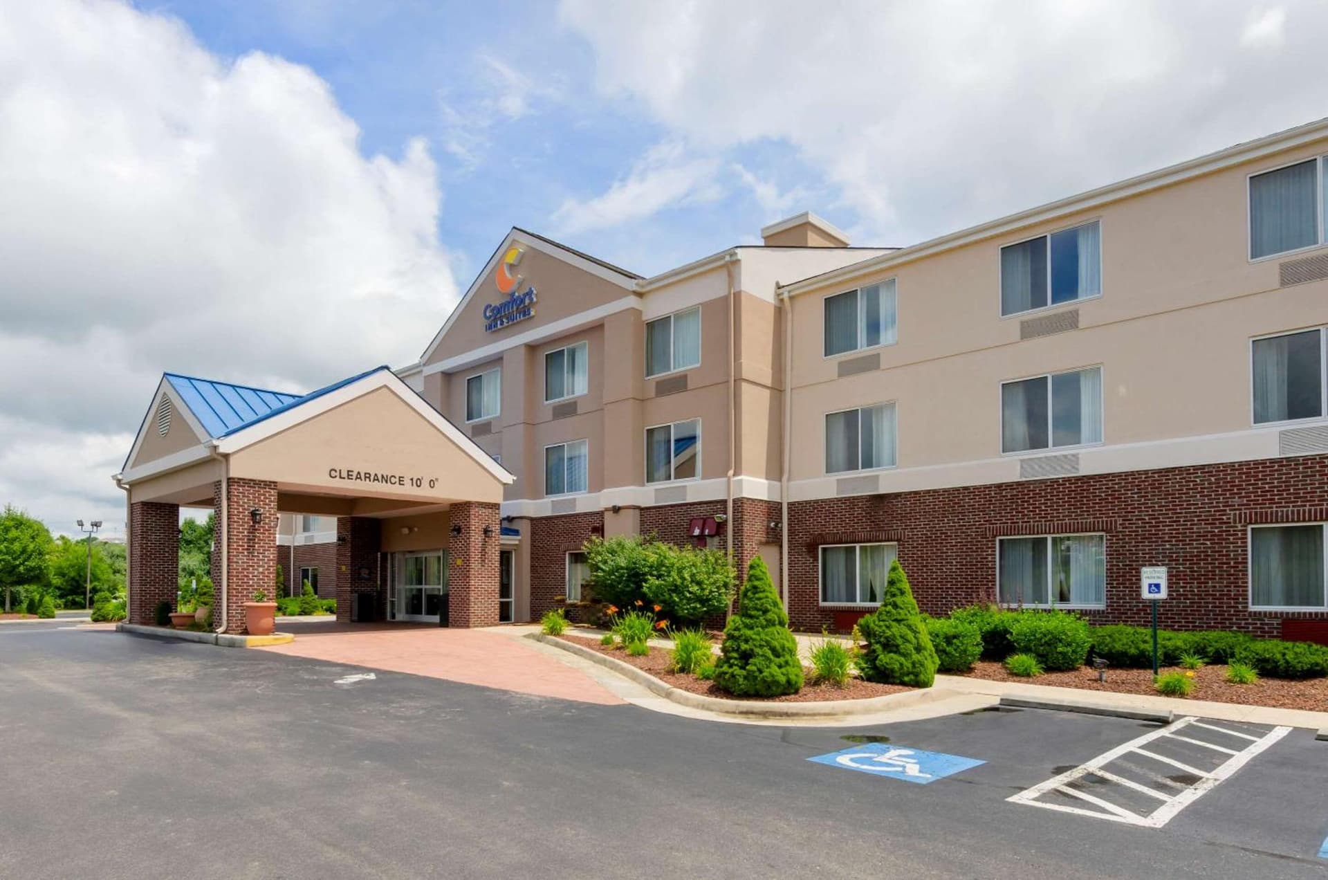 Comfort Inn & Suites Hillsville I-77 property views in Hillsville, VA — gallery photo 3