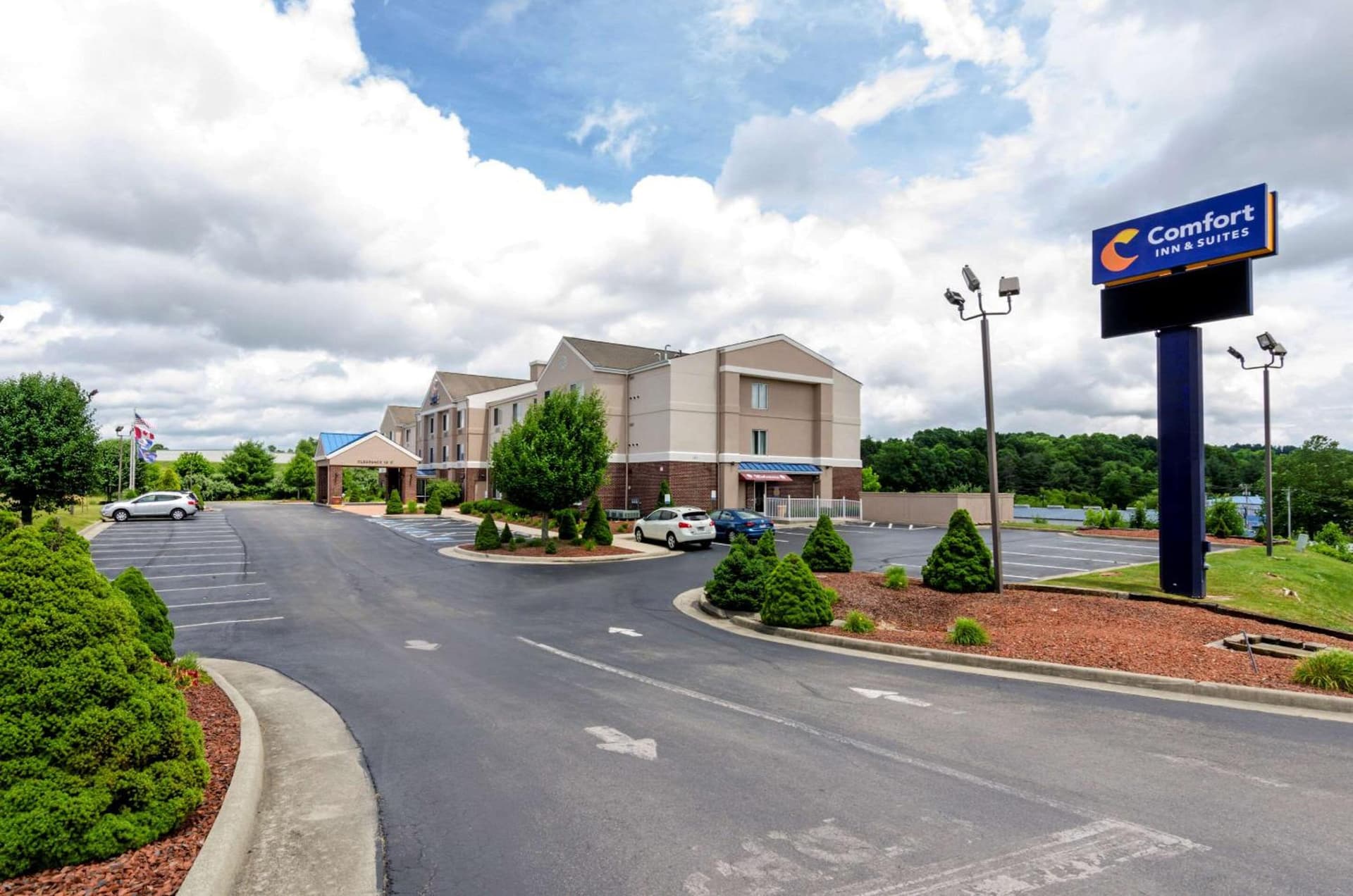 Comfort Inn & Suites Hillsville I-77 interior in Hillsville, VA — gallery photo 2