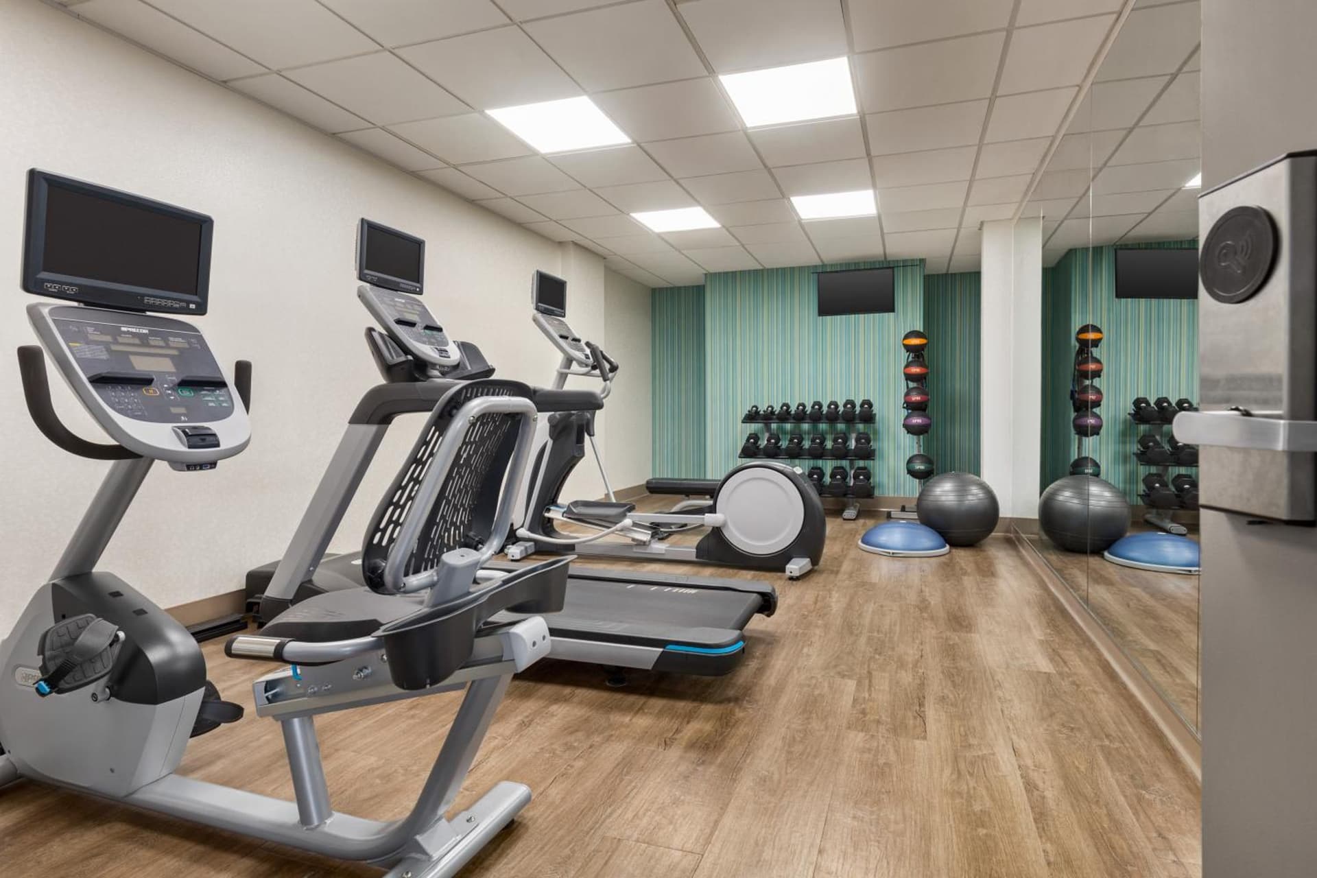 Holiday Inn Express & Suites Greenville-Downtown by IHG gallery photo in Greenville, SC — image 76