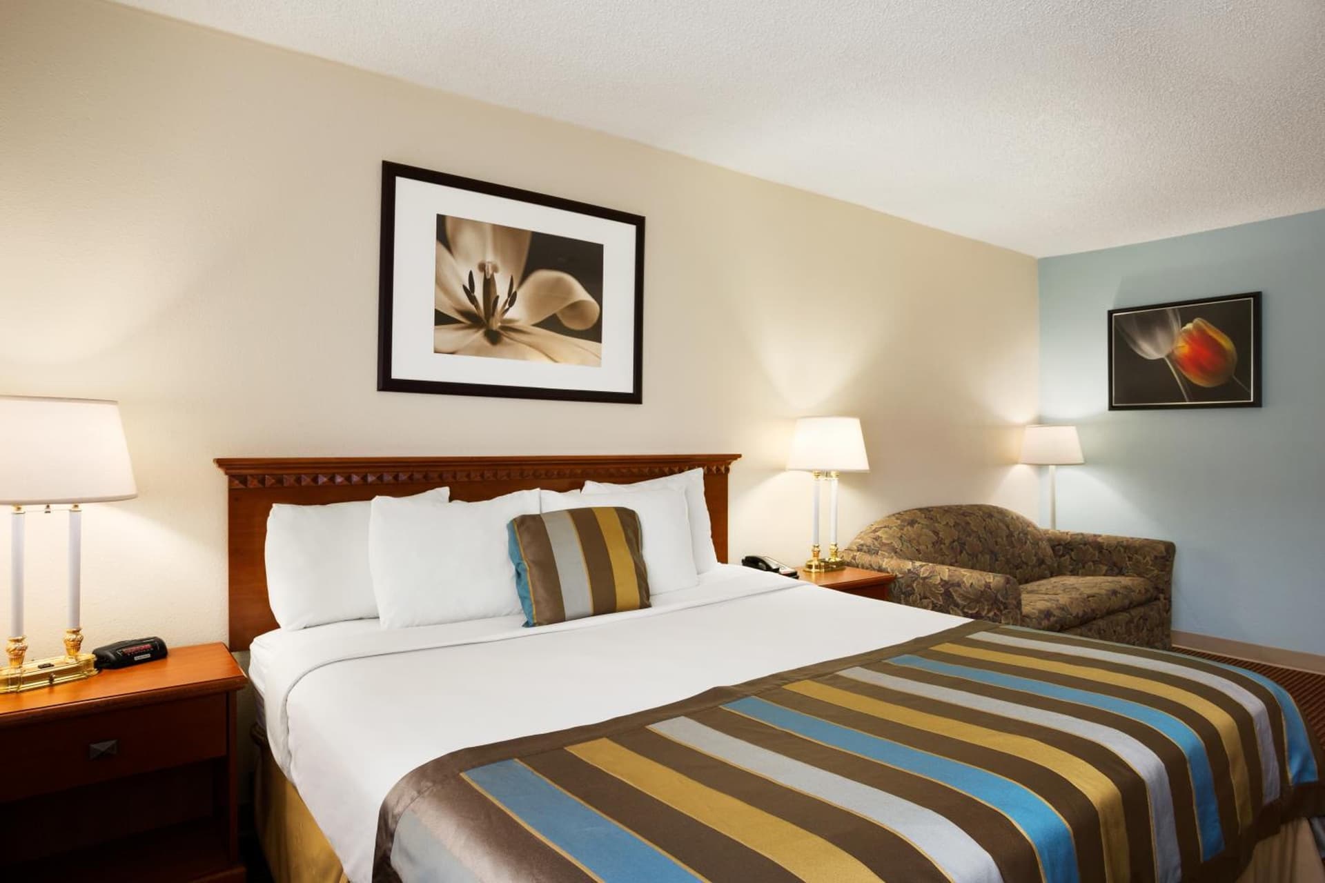 Days Inn by Wyndham Middletown gallery photo in Middletown, OH — image 23