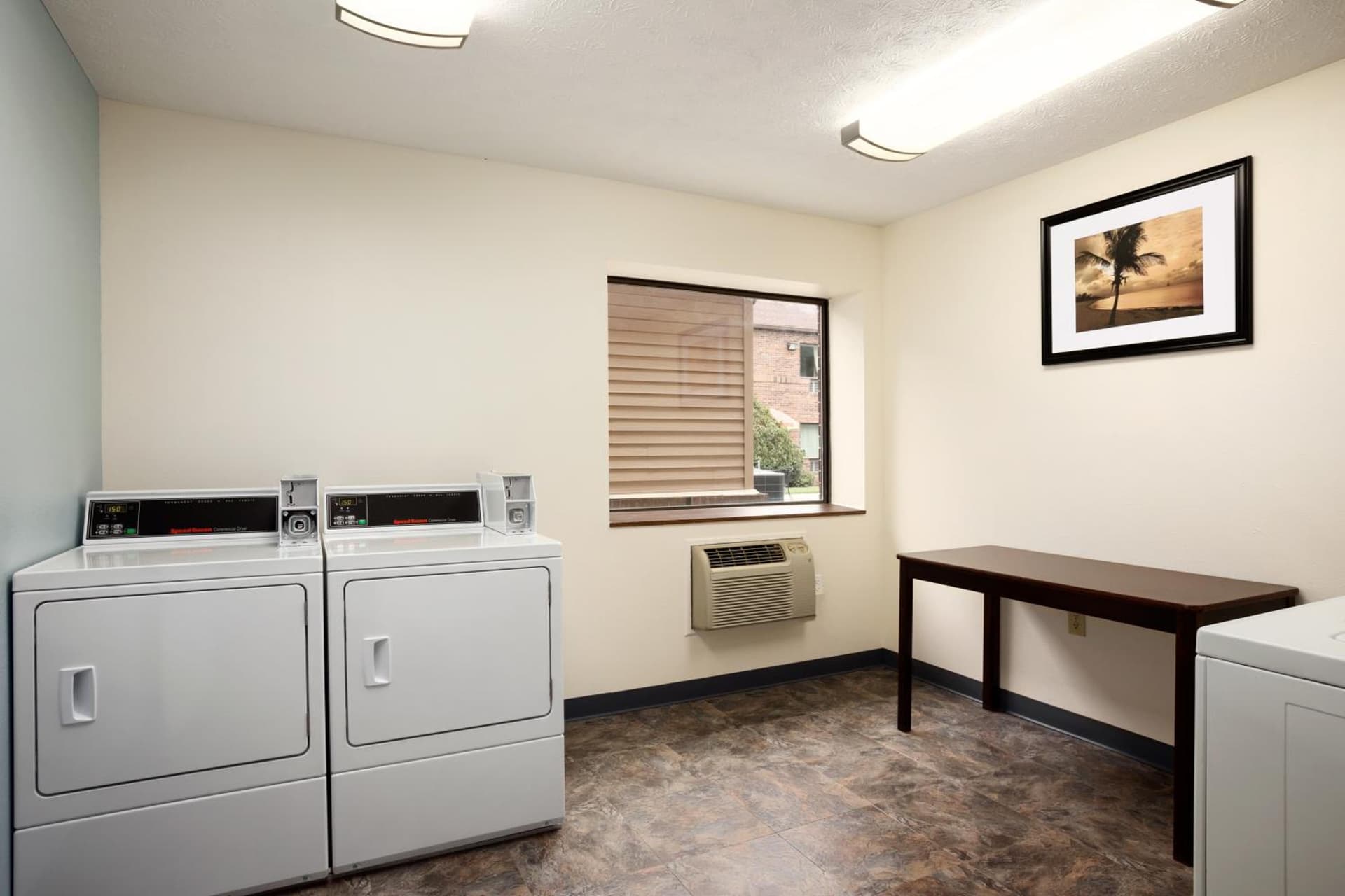 Days Inn by Wyndham Middletown gallery photo in Middletown, OH — image 16