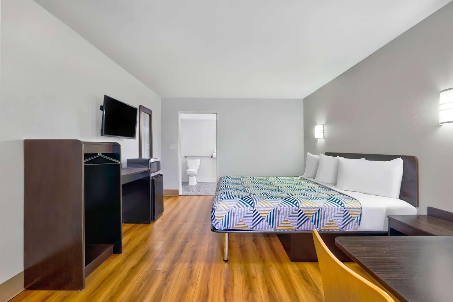 Motel 6-Plano, TX - Plano Northeast gallery photo in Plano, TX — image 7