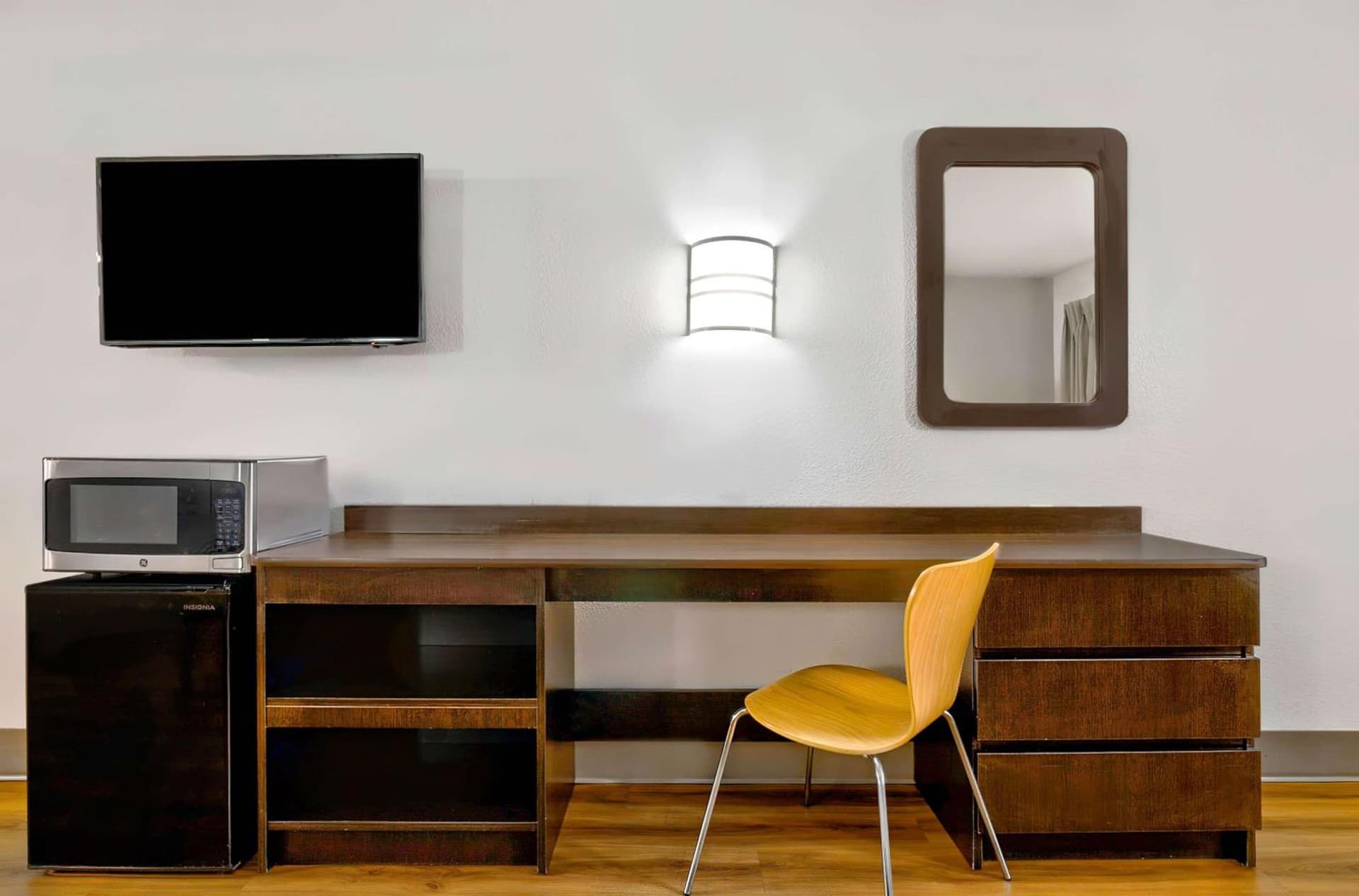 Motel 6-Plano, TX - Plano Northeast interior in Plano, TX — gallery photo 2