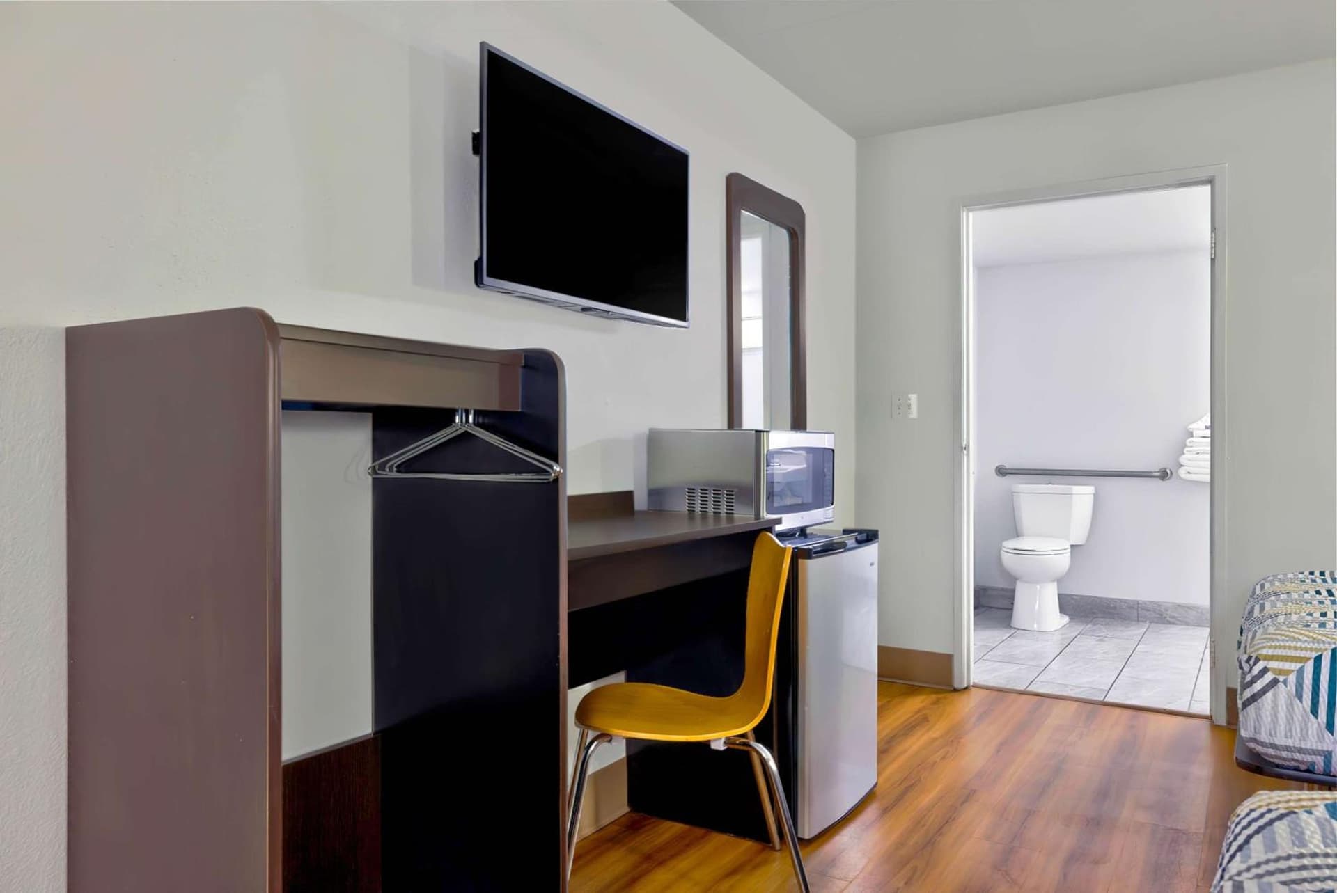 Motel 6-Plano, TX - Plano Northeast gallery photo in Plano, TX — image 25