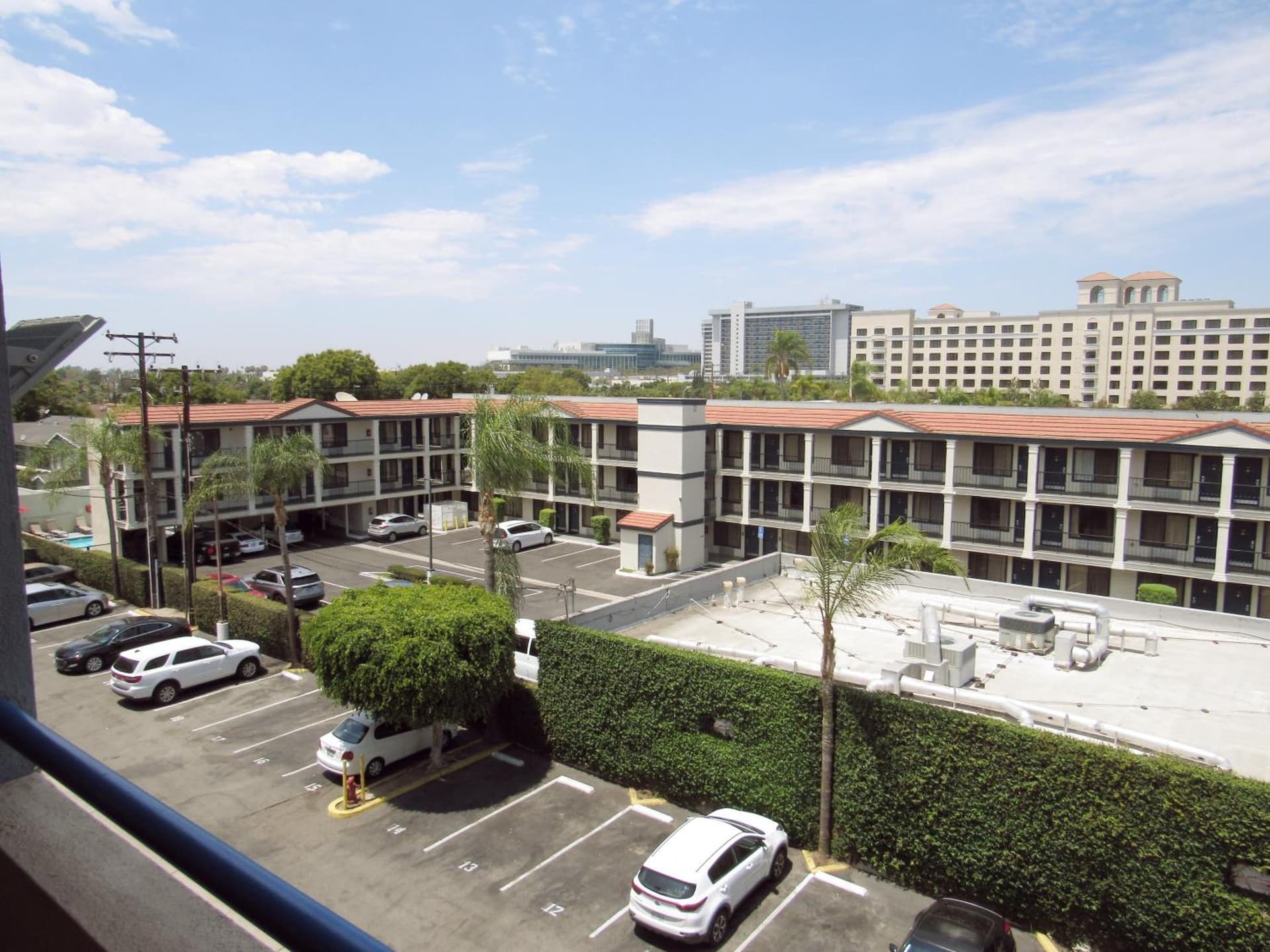 Capri Suites Anaheim gallery photo in Anaheim, CA — image 9