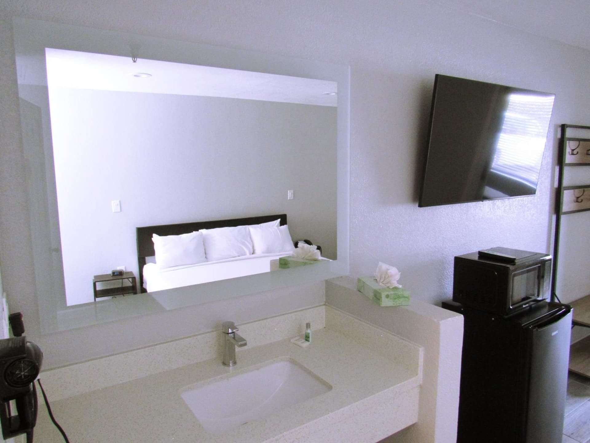 Capri Suites Anaheim gallery photo in Anaheim, CA — image 12