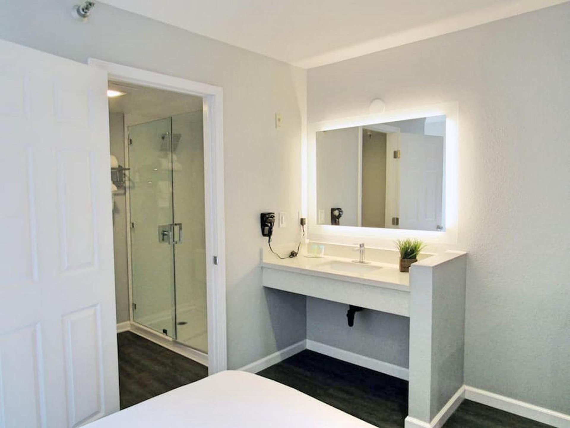 Capri Suites Anaheim gallery photo in Anaheim, CA — image 33