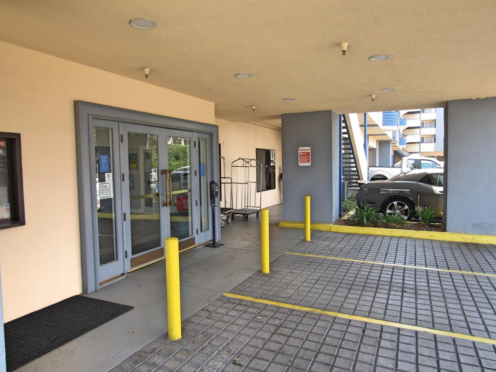 Capri Suites Anaheim gallery photo in Anaheim, CA — image 10