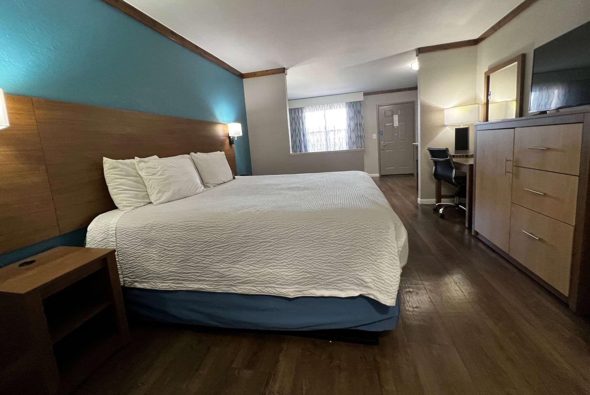 Days Inn by Wyndham Suites Fredericksburg property views in Fredericksburg, TX — gallery photo 3