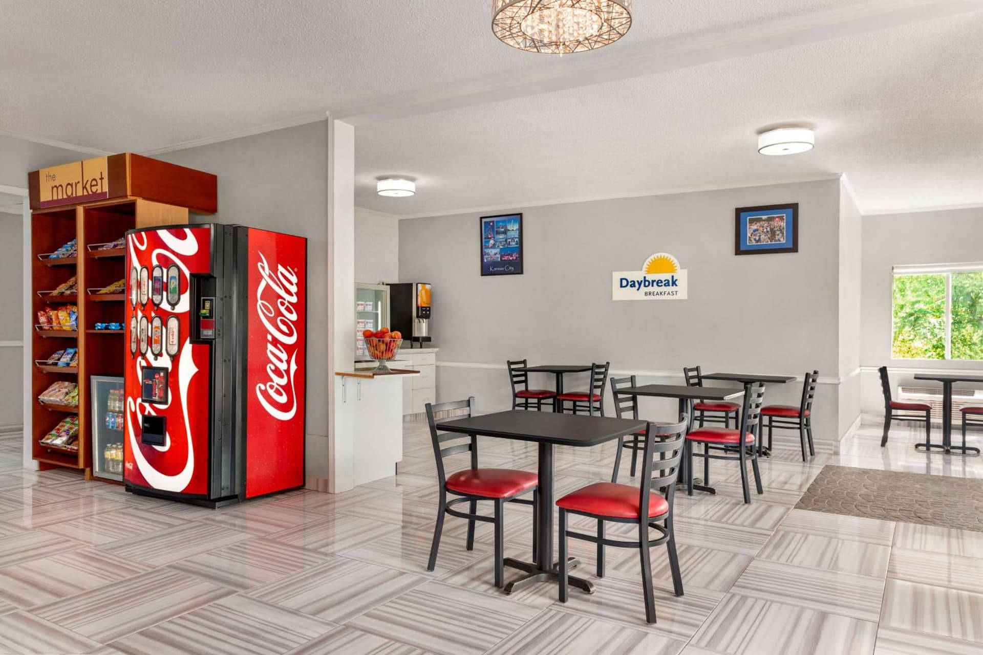 Days Inn by Wyndham Kansas City International Airport property views in Kansas City, KS — gallery photo 3