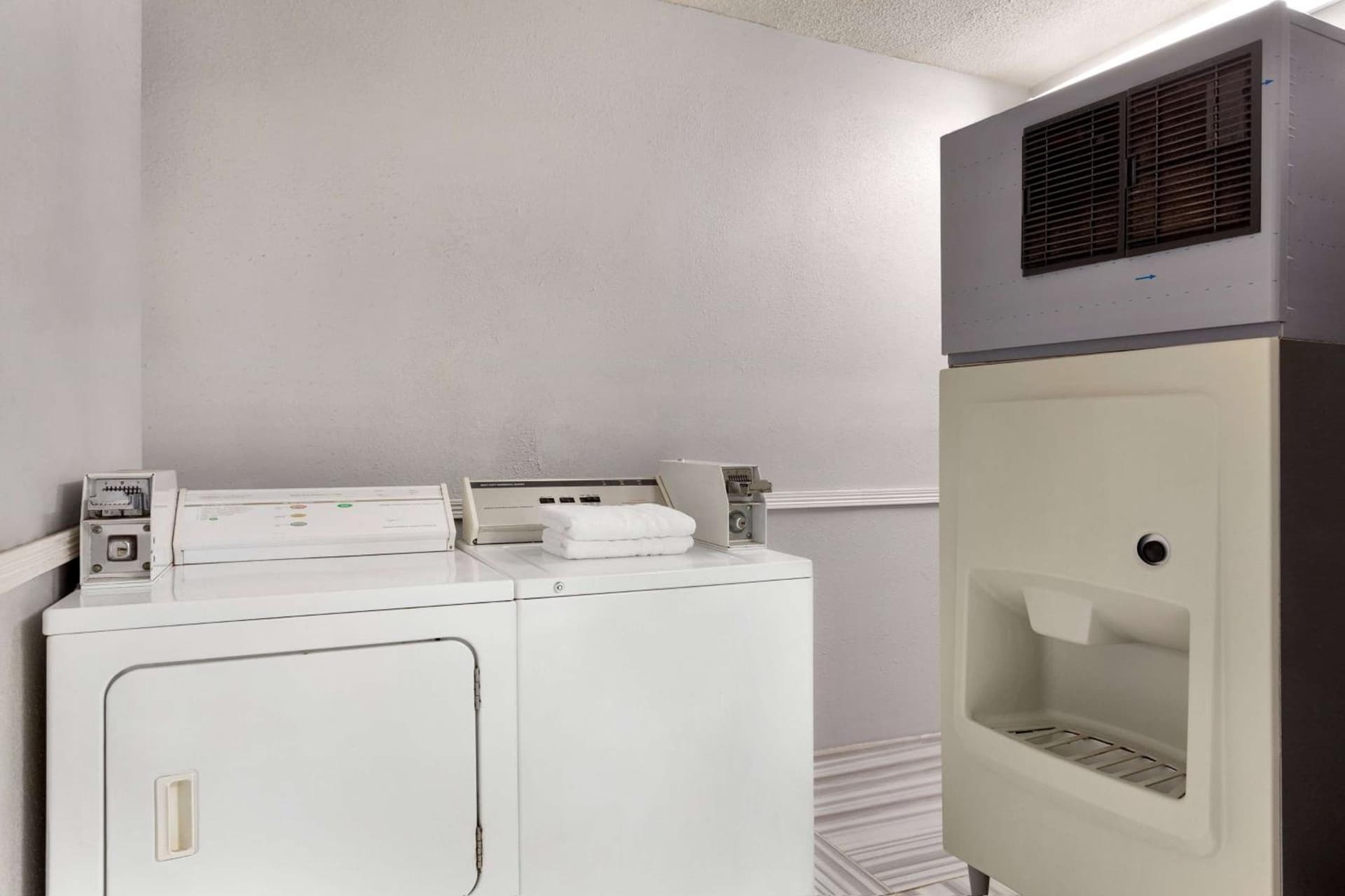 Days Inn by Wyndham Kansas City International Airport gallery photo in Kansas City, KS — image 41