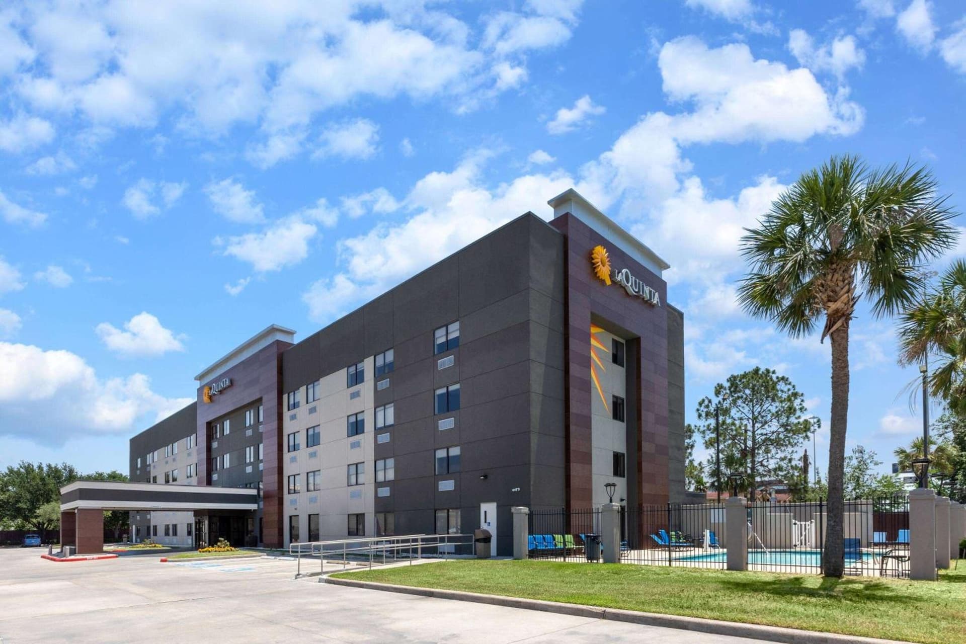 La Quinta by Wyndham Houston NW Brookhollow featured exterior or lobby in Houston, TX — similar hotel