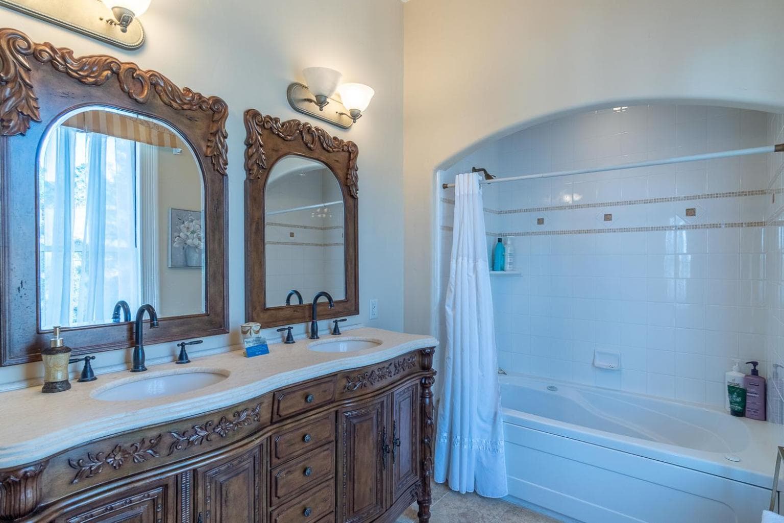 Chateau Coralini gallery photo in Salinas, CA — image 30