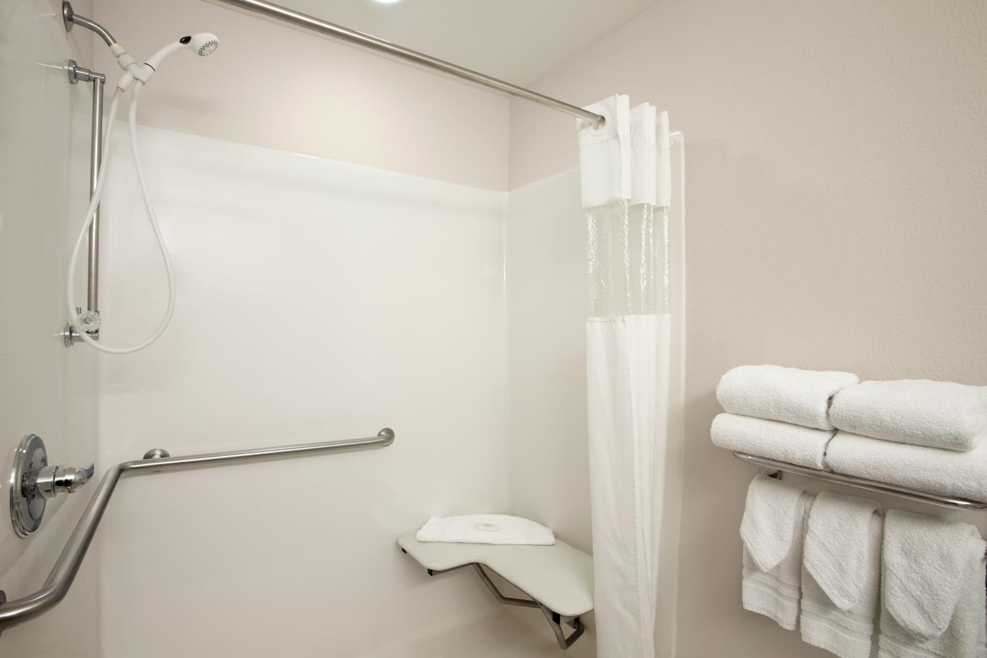 Ramada Limited by Wyndham, Bloomington I-55 & I-74 IL gallery photo in Bloomington, IL — image 36