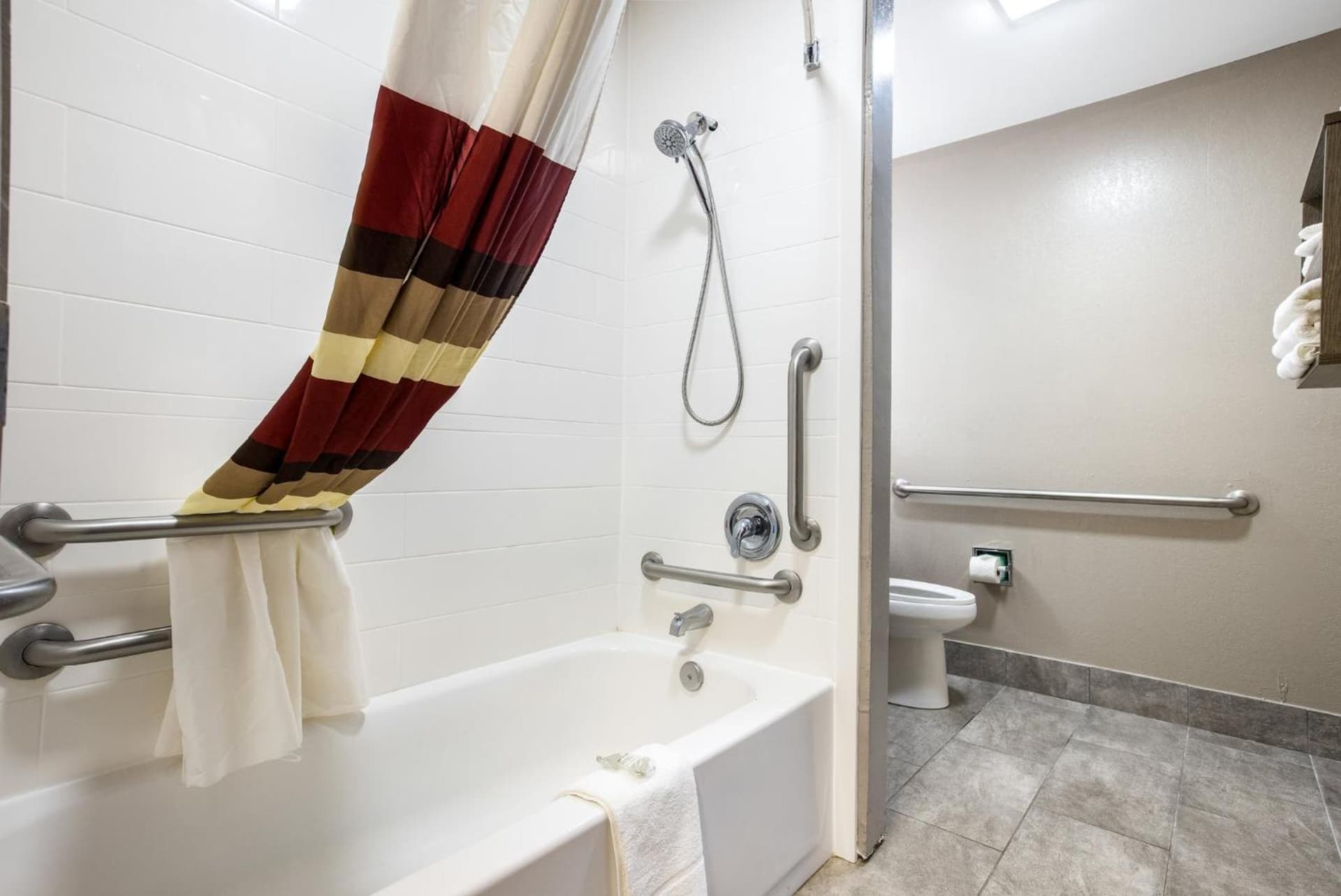 Red Roof Inn PLUS+ & Suites Savannah – I-95 gallery photo in Savannah, GA — image 18