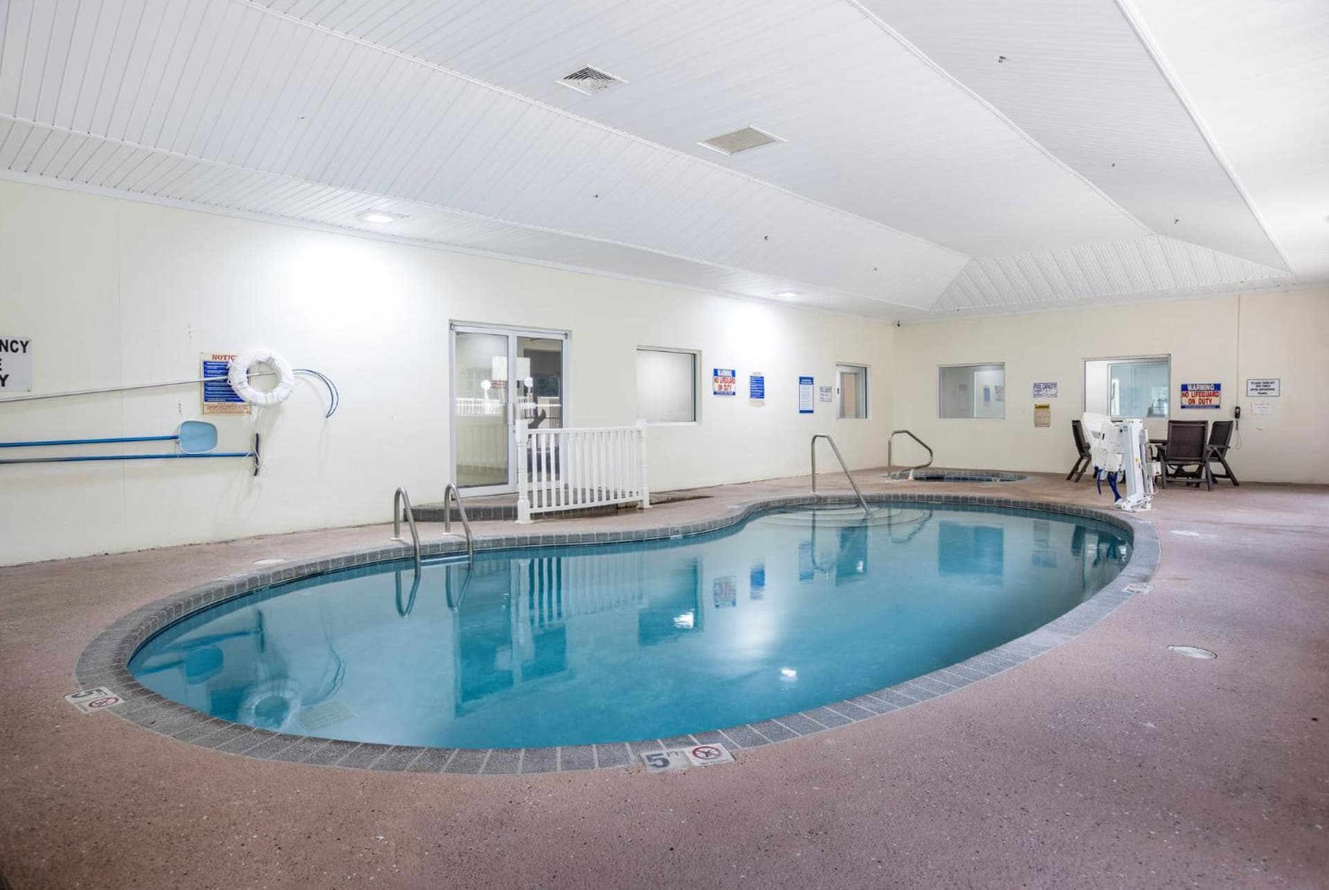 Red Roof Inn PLUS+ & Suites Savannah – I-95 gallery photo in Savannah, GA — image 9