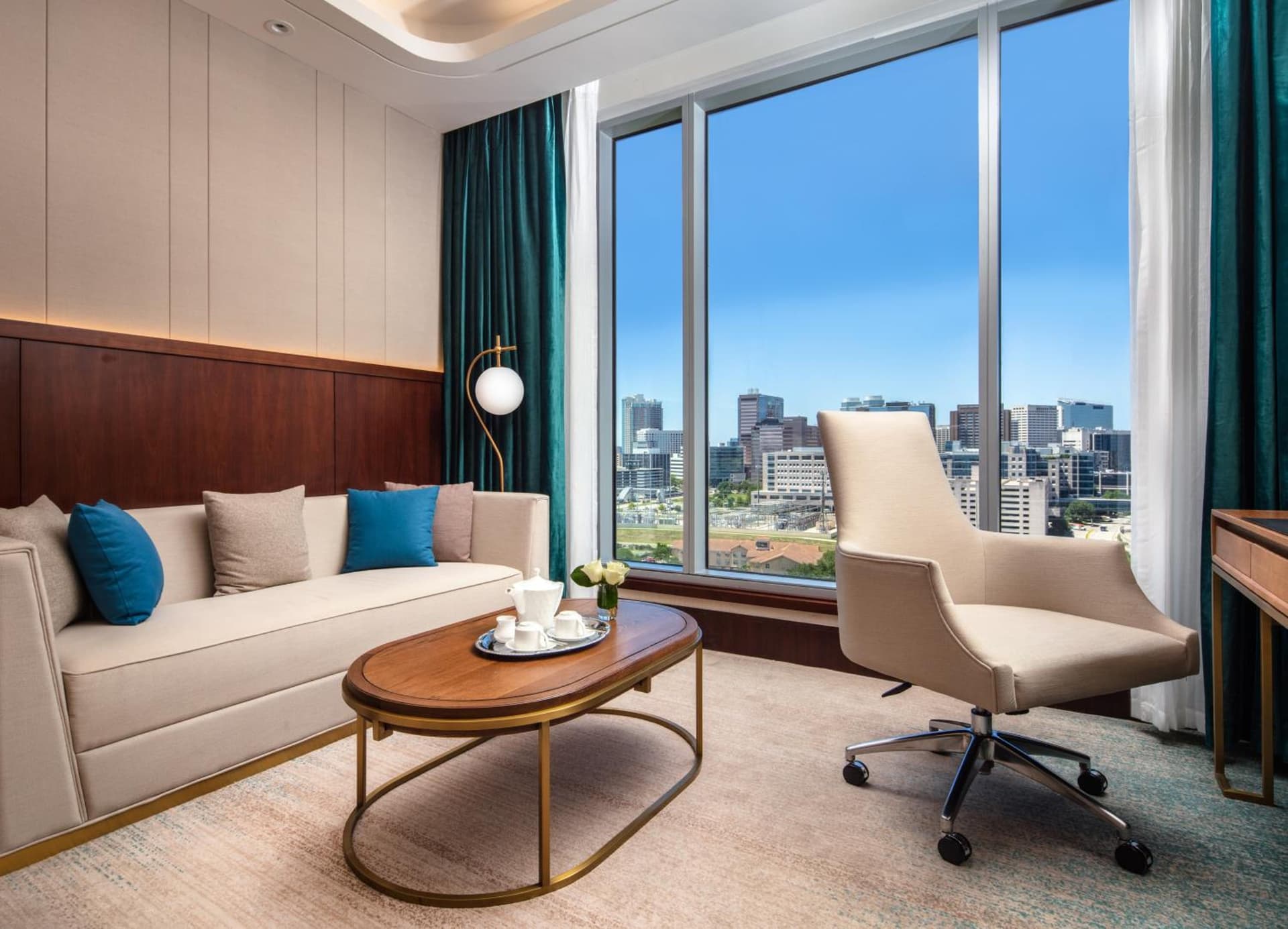 Blossom Hotel Houston, Curio Collection by Hilton gallery photo in Houston, TX — image 11