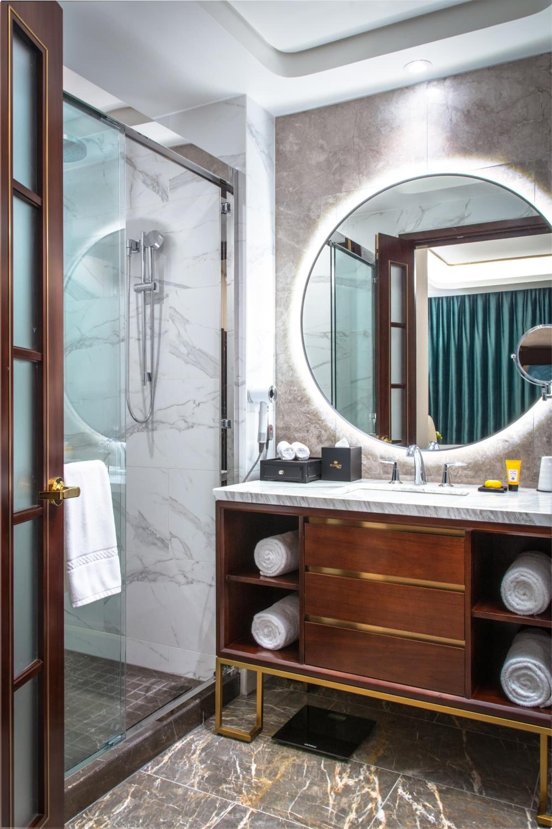 Blossom Hotel Houston, Curio Collection by Hilton gallery photo in Houston, TX — image 5