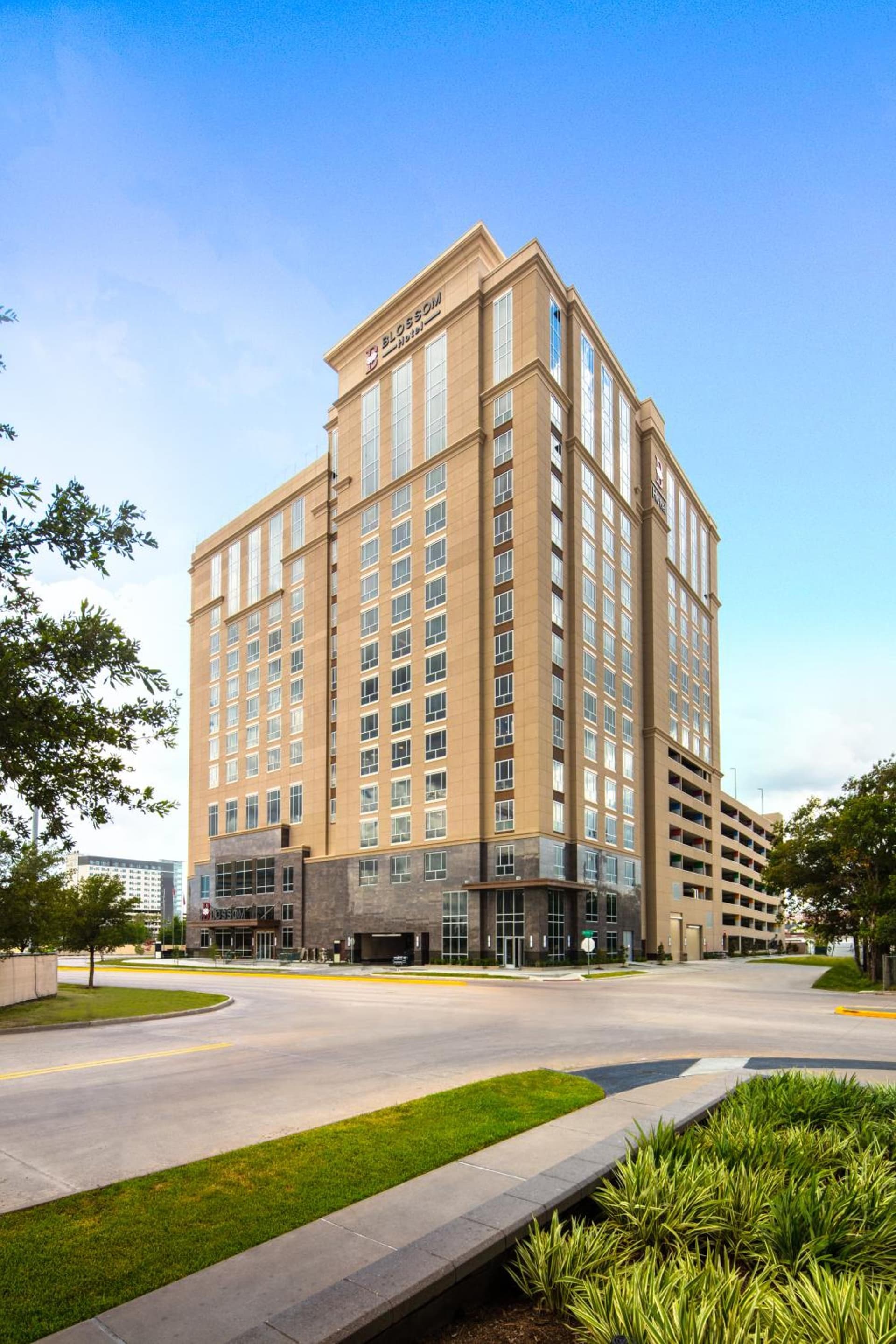 Blossom Hotel Houston, Curio Collection by Hilton gallery photo in Houston, TX — image 12