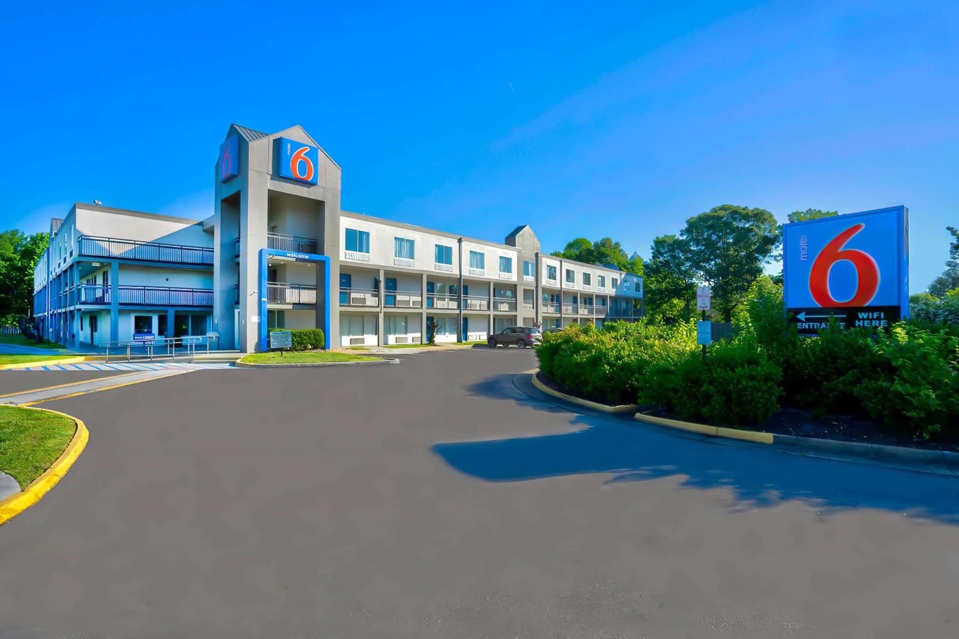 Motel 6 Virginia Beach property views in Virginia Beach, VA — gallery photo 3