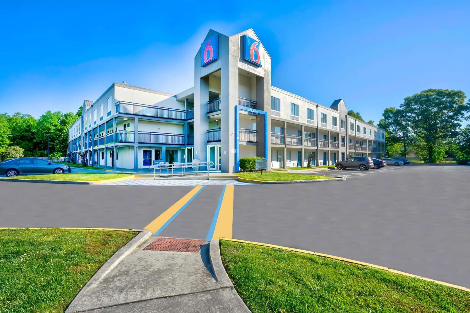 Motel 6 Virginia Beach featured exterior or lobby in Virginia Beach, VA — similar hotel