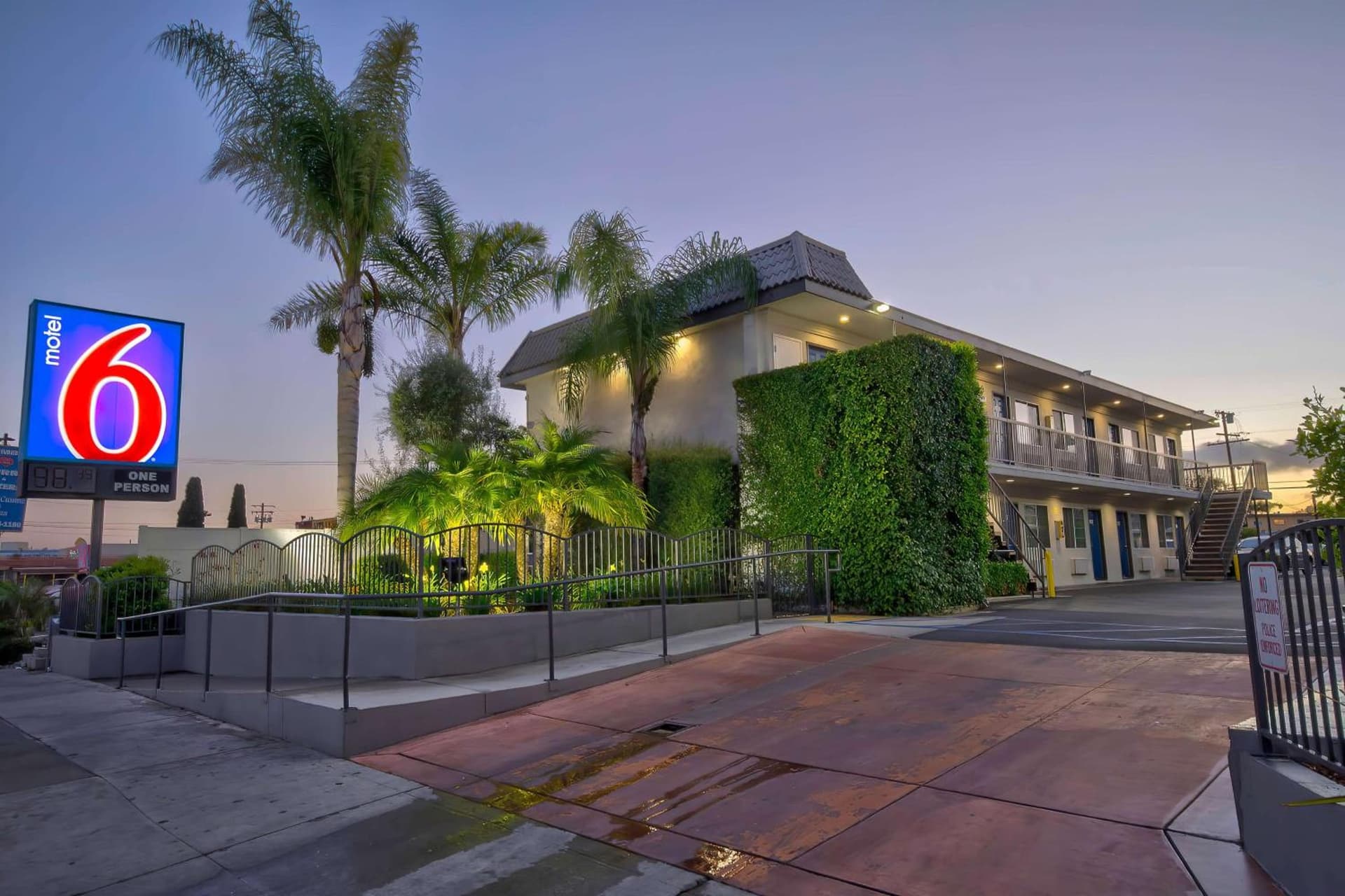 Motel 6 Gardena featured exterior or lobby in Gardena, CA — similar hotel