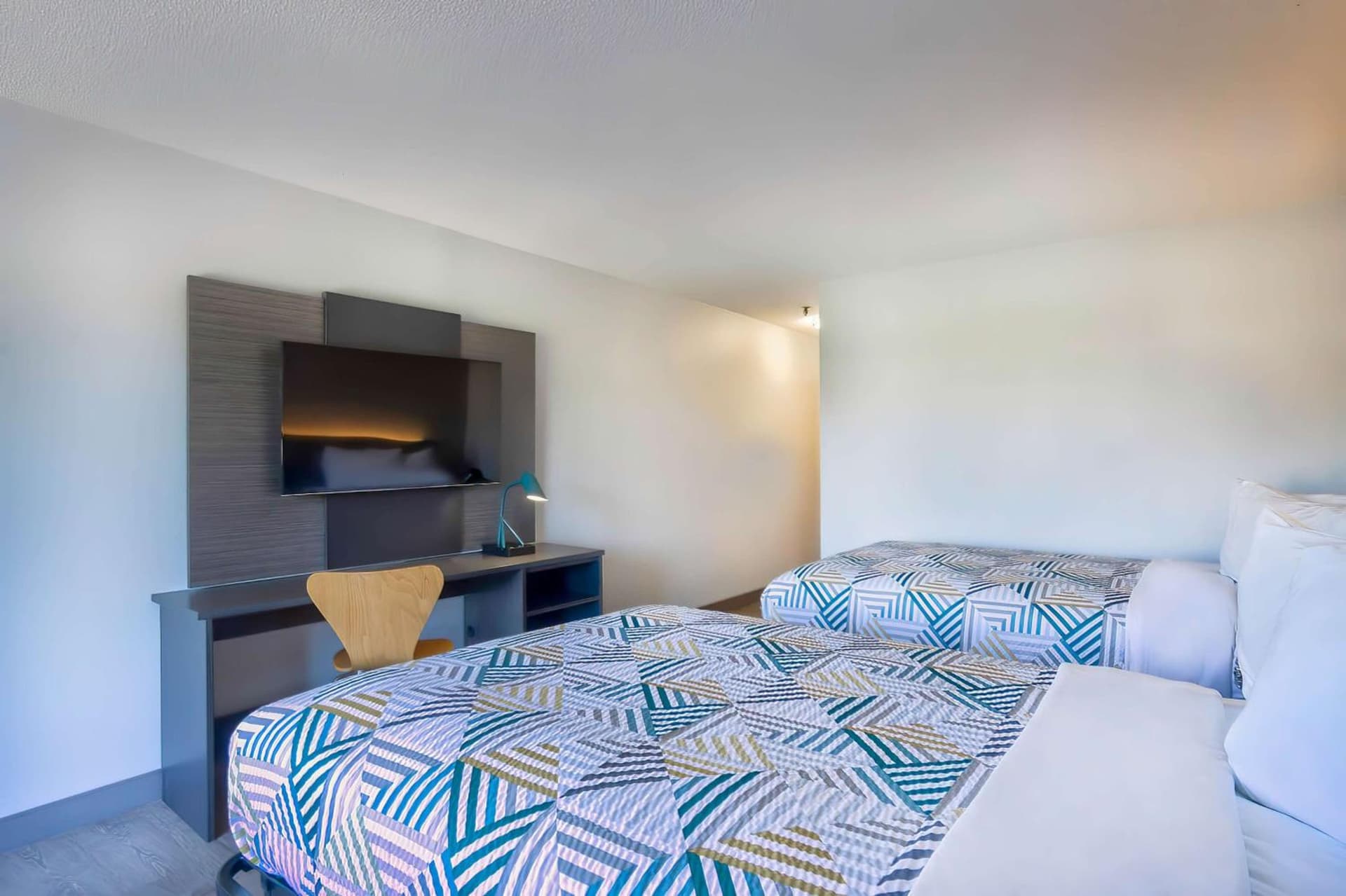 Motel 6 Virginia Beach interior in Virginia Beach, VA — gallery photo 2