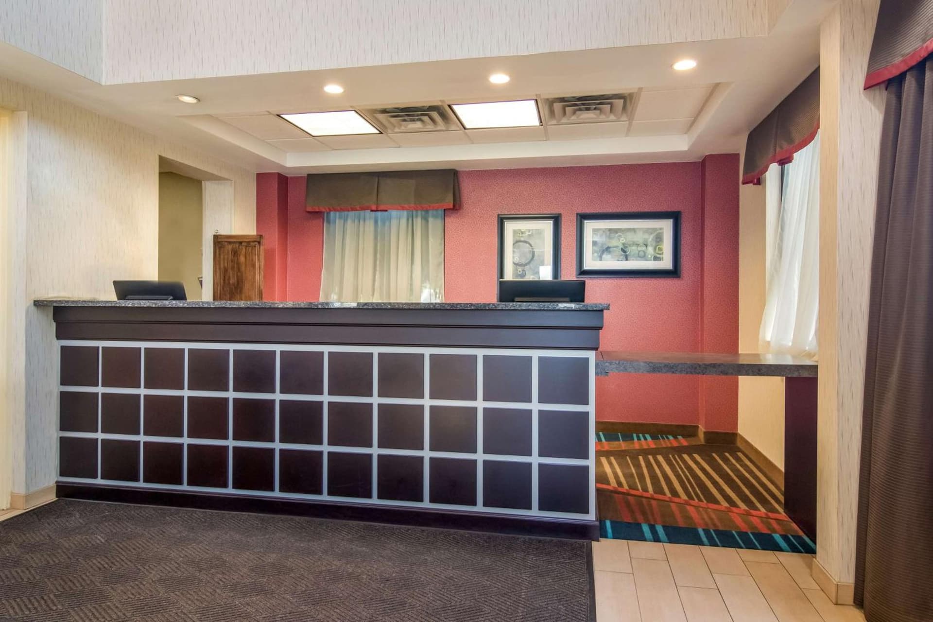 Best Western Dutch Valley Inn gallery photo in New Philadelphia, OH — image 39